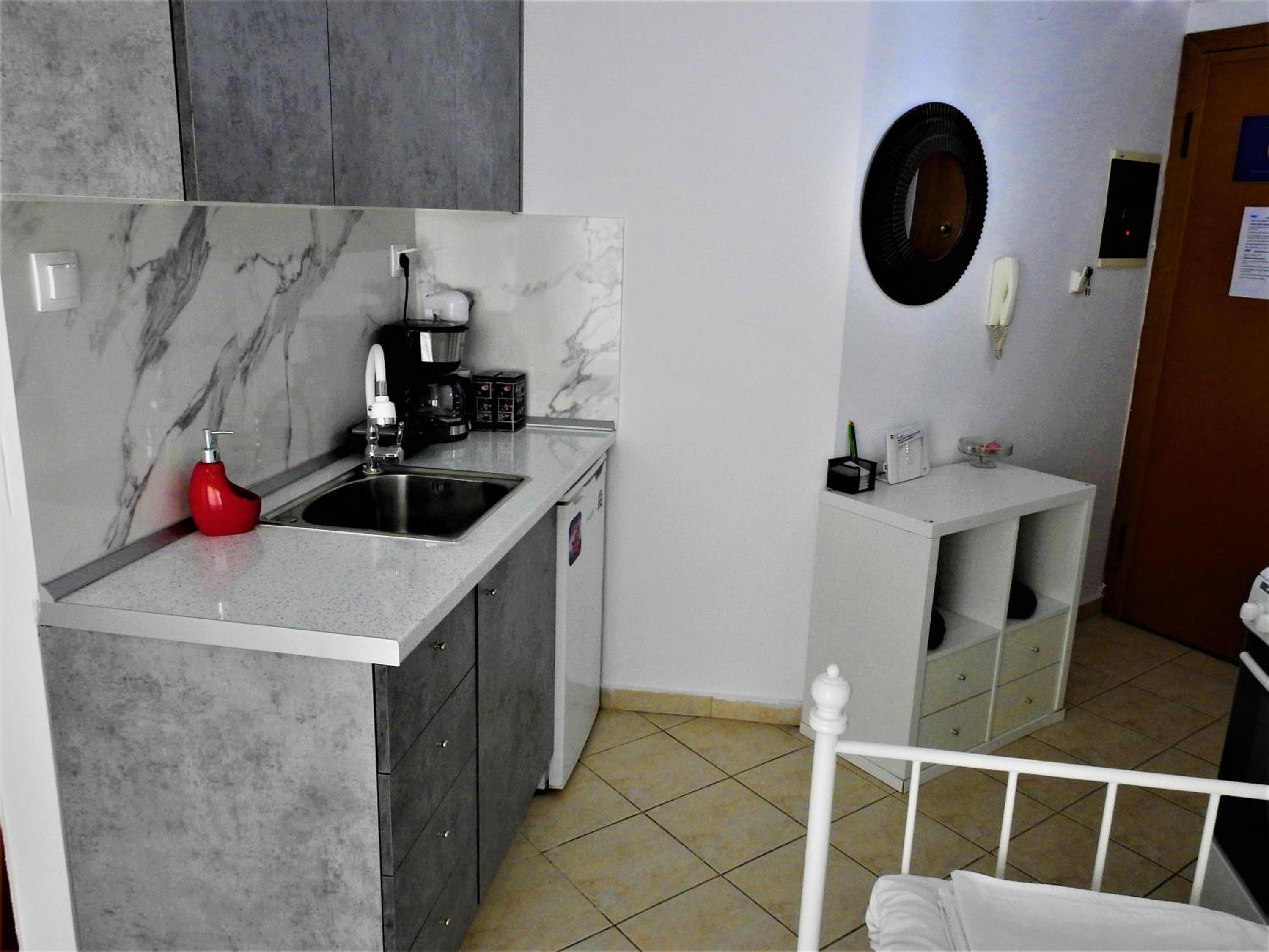 Studio Apartment - Photo 32