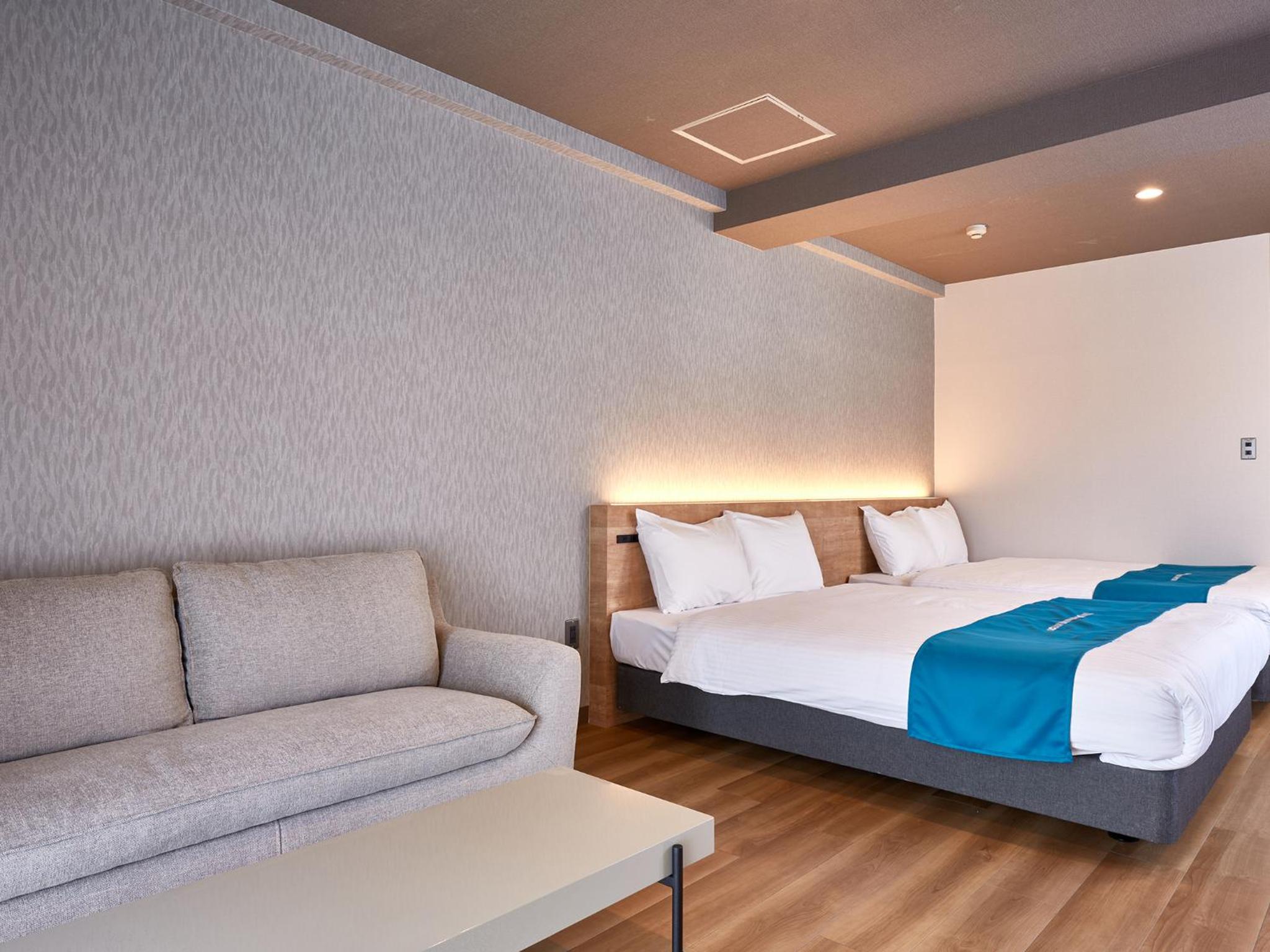 Double Room with Two Double Beds - Photo 2