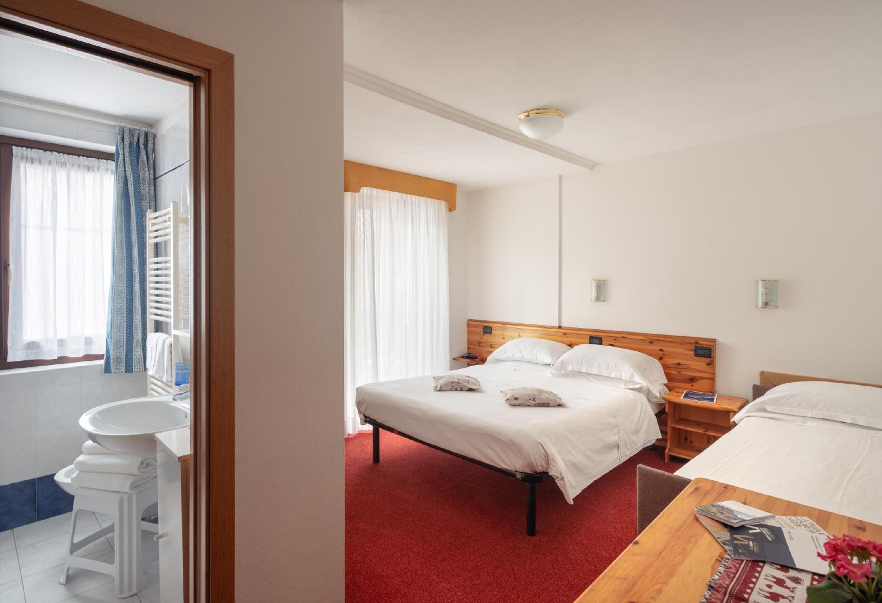 Economy Triple Room photo 1