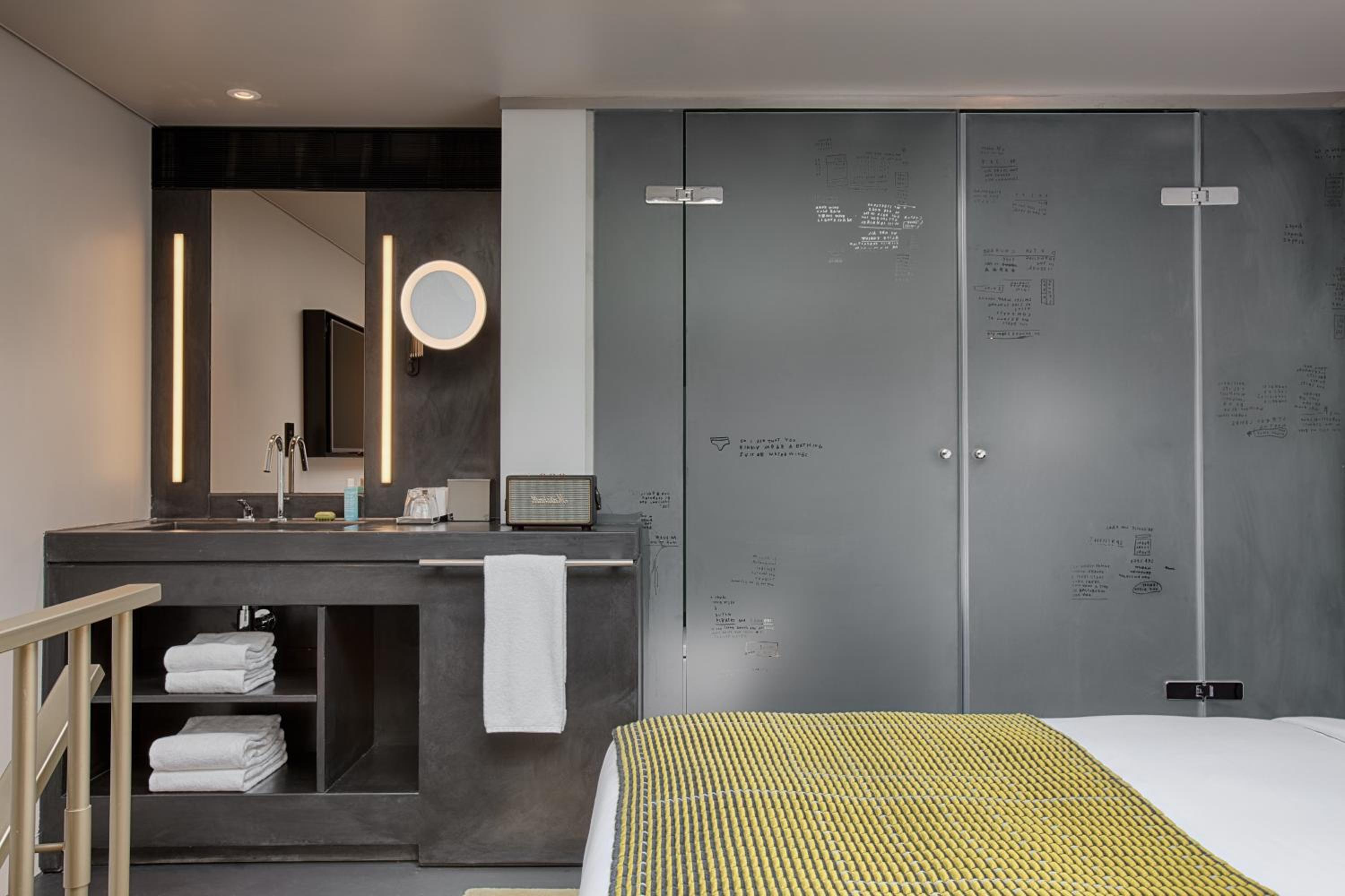 Supreme Suite Exchange, 1 Bedroom Bi-level Loft, In Loft: 1 King
