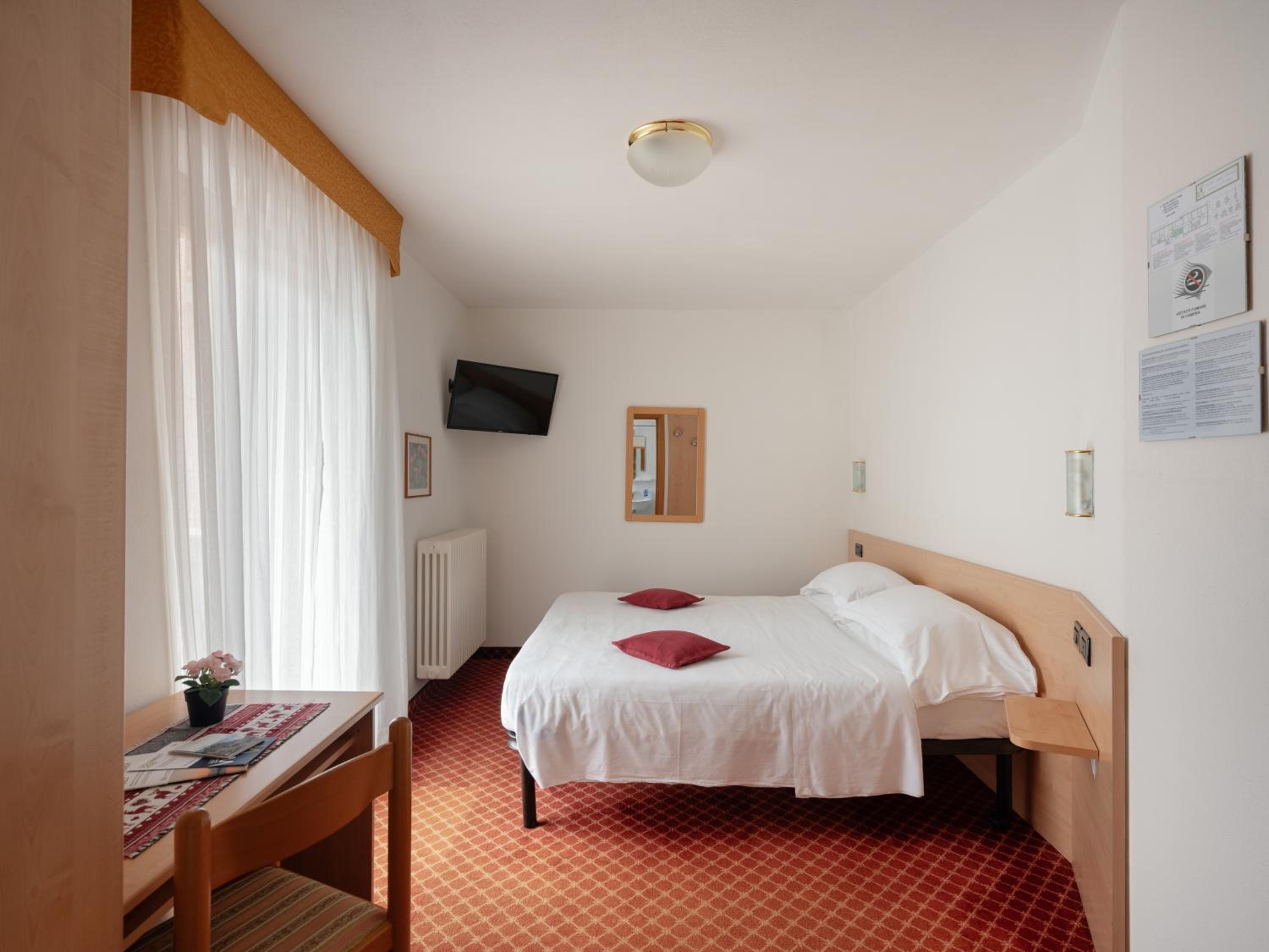 Economy Double or Twin Room photo 2
