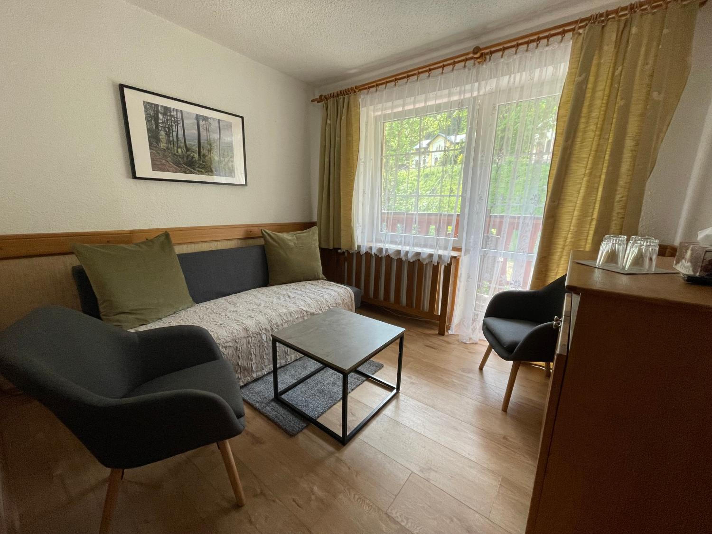 Apartment with Balcony - Photo 6
