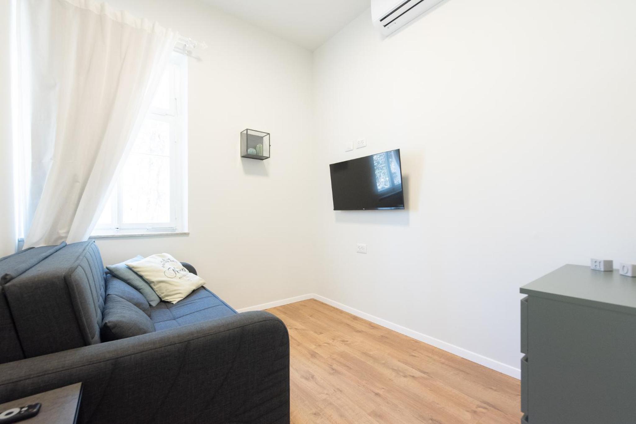 One-Bedroom Apartment photo 3