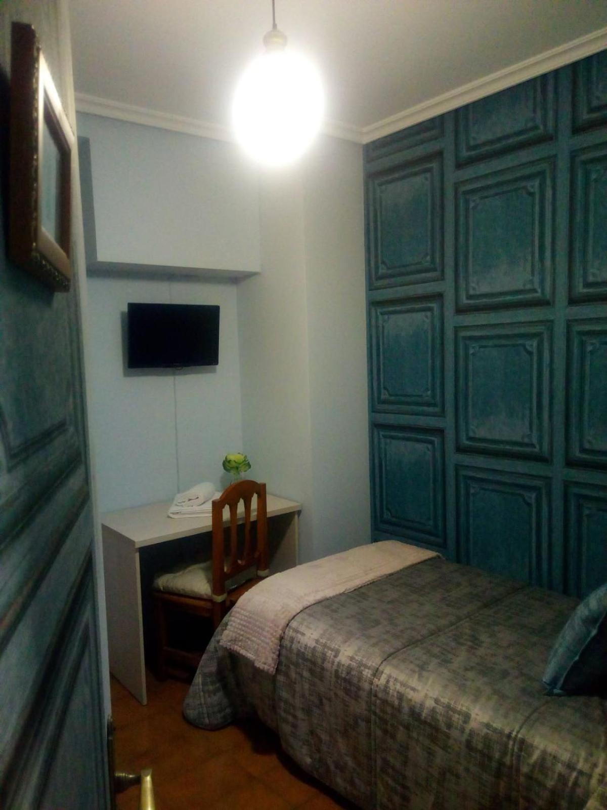 Standard Single Room with Shared Bathroom photo 2