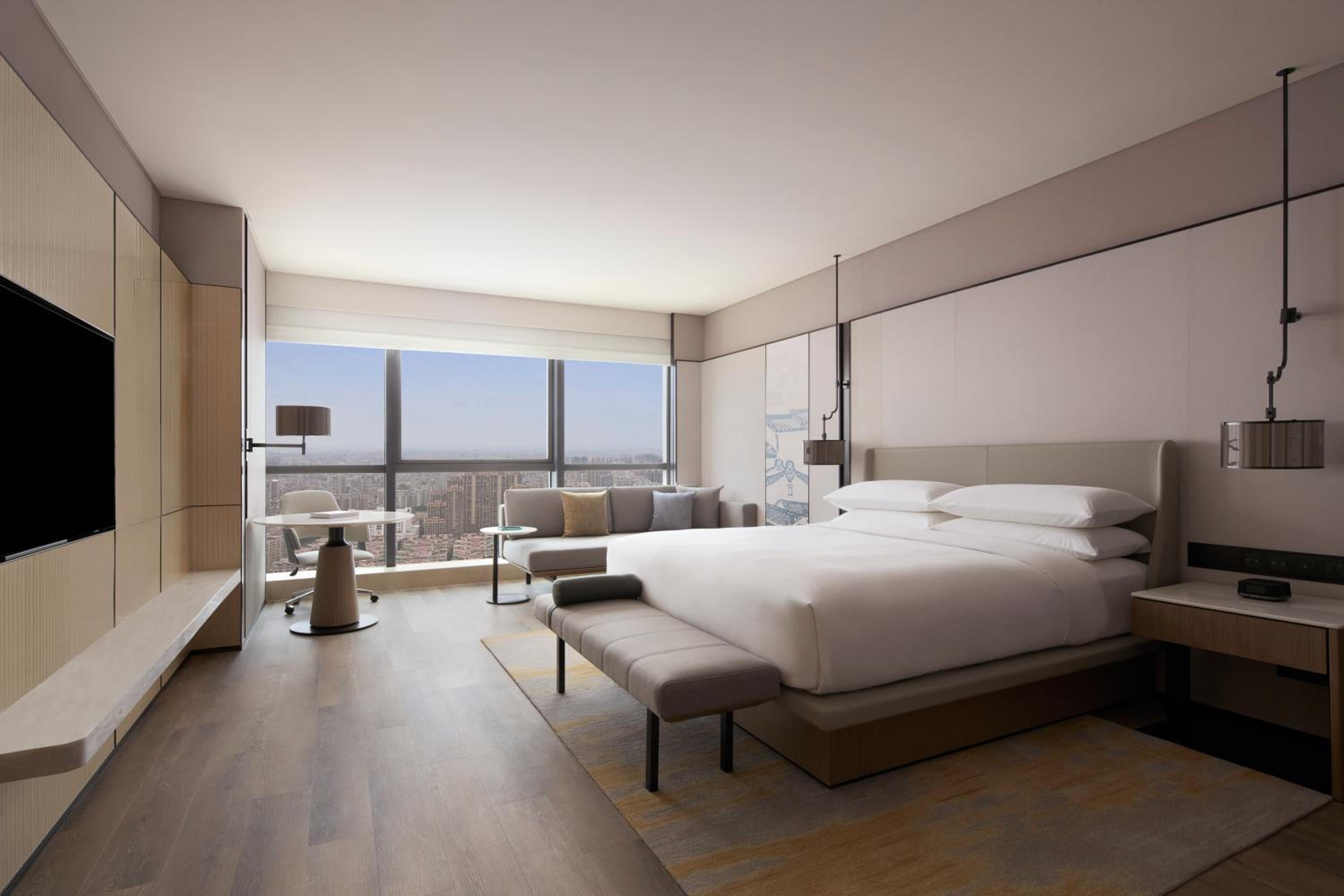 Deluxe King Room with City View