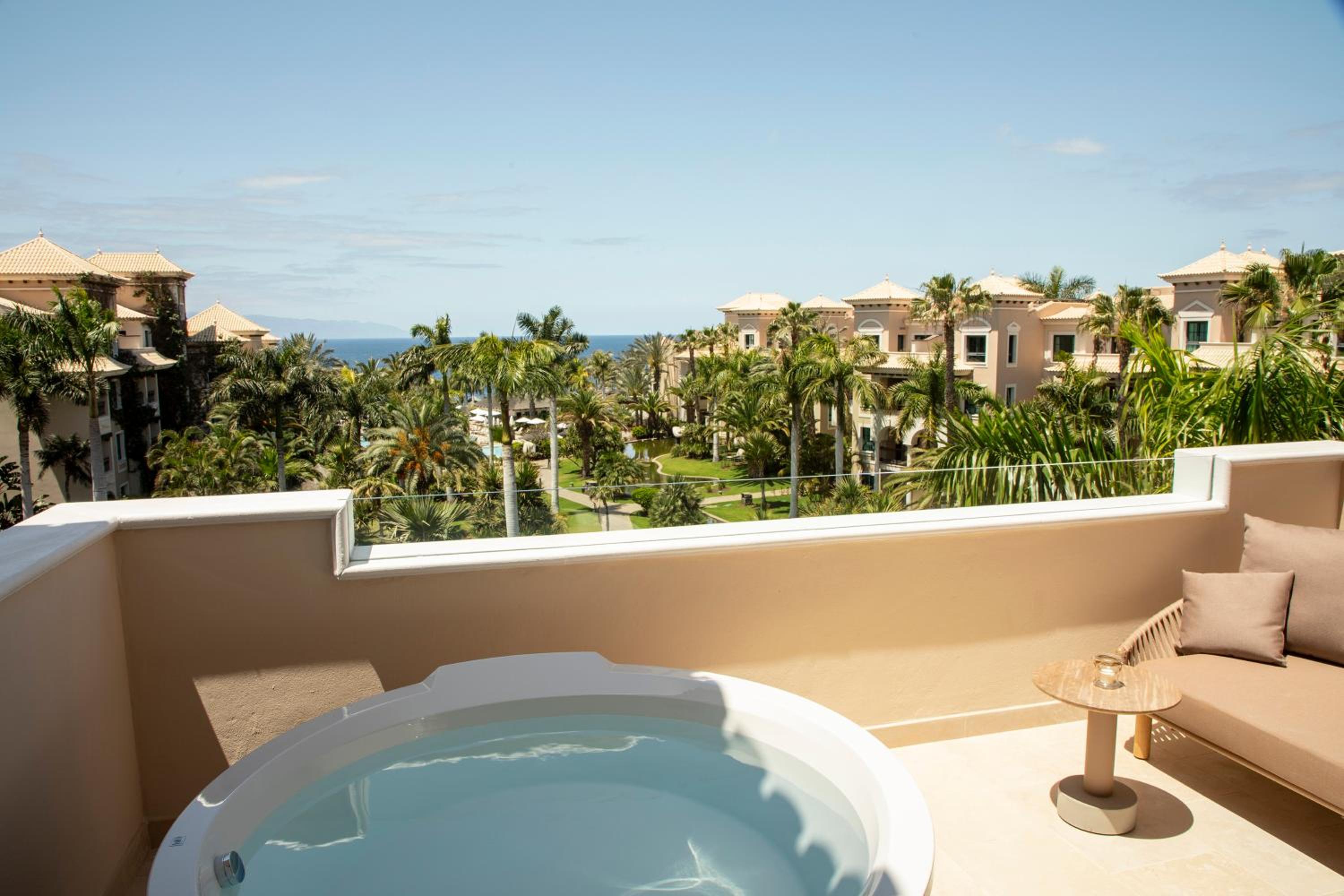 Red Level Master Suite Ocean View with Terrace Bathtub - Photo 6