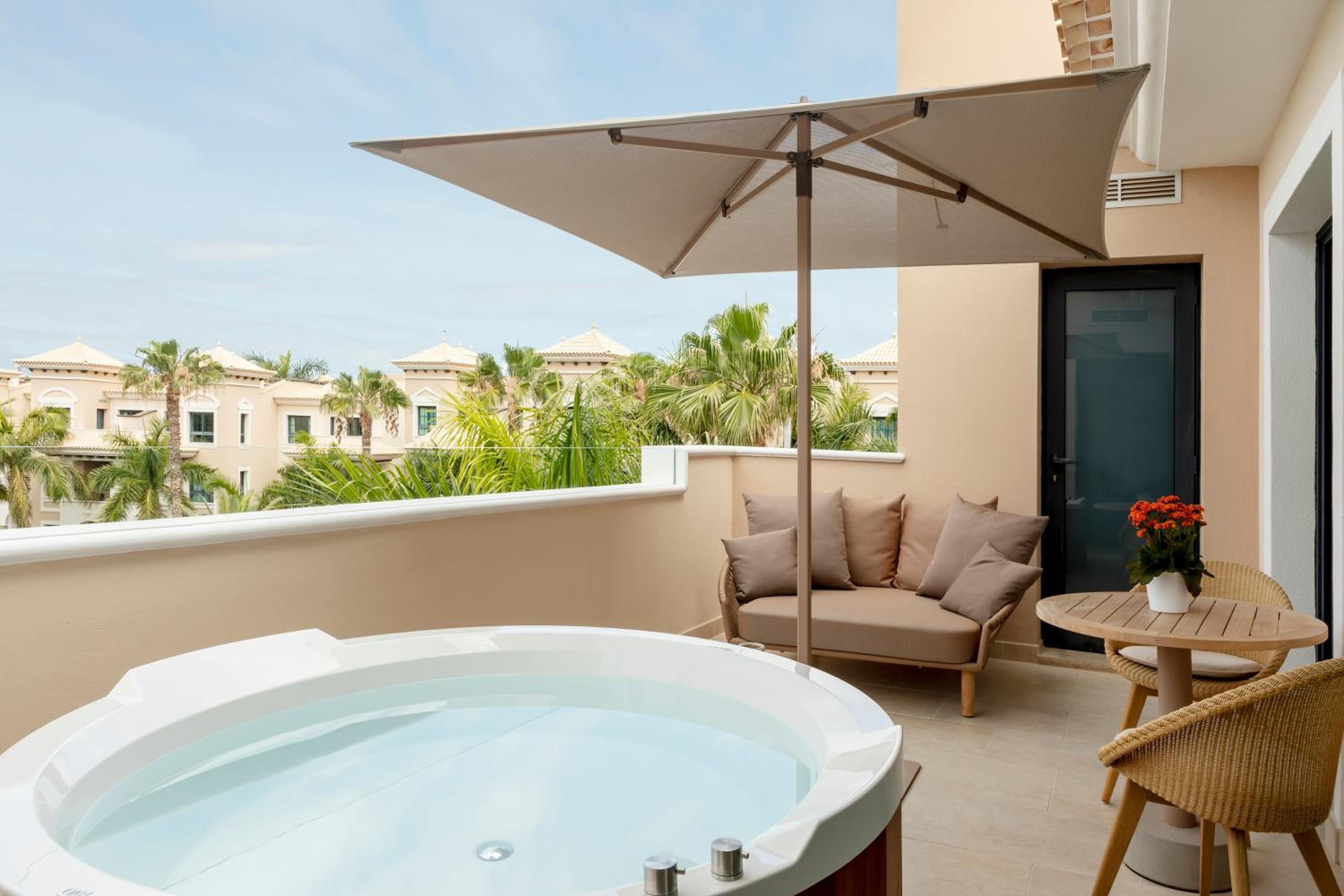 Red Level Master Suite Ocean View with Terrace Bathtub - Photo 3