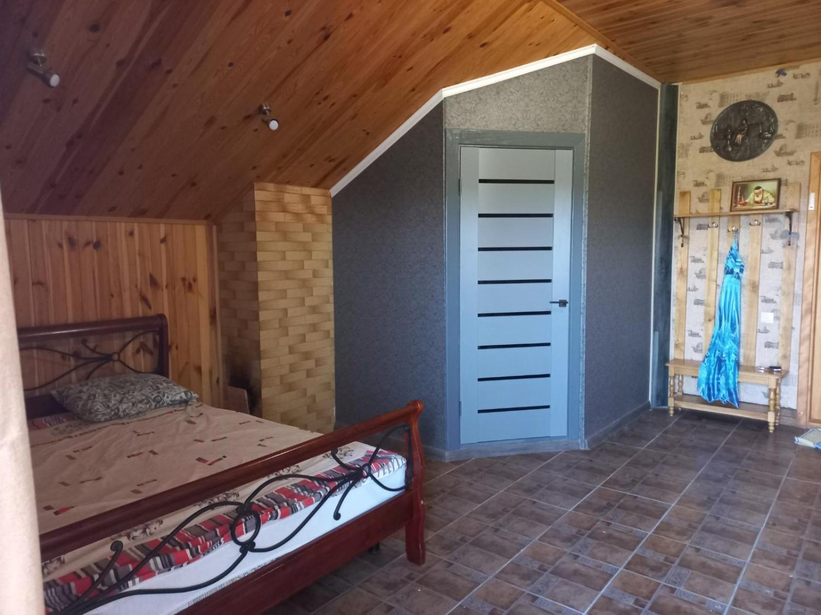 Family Room with Bathroom photo 2