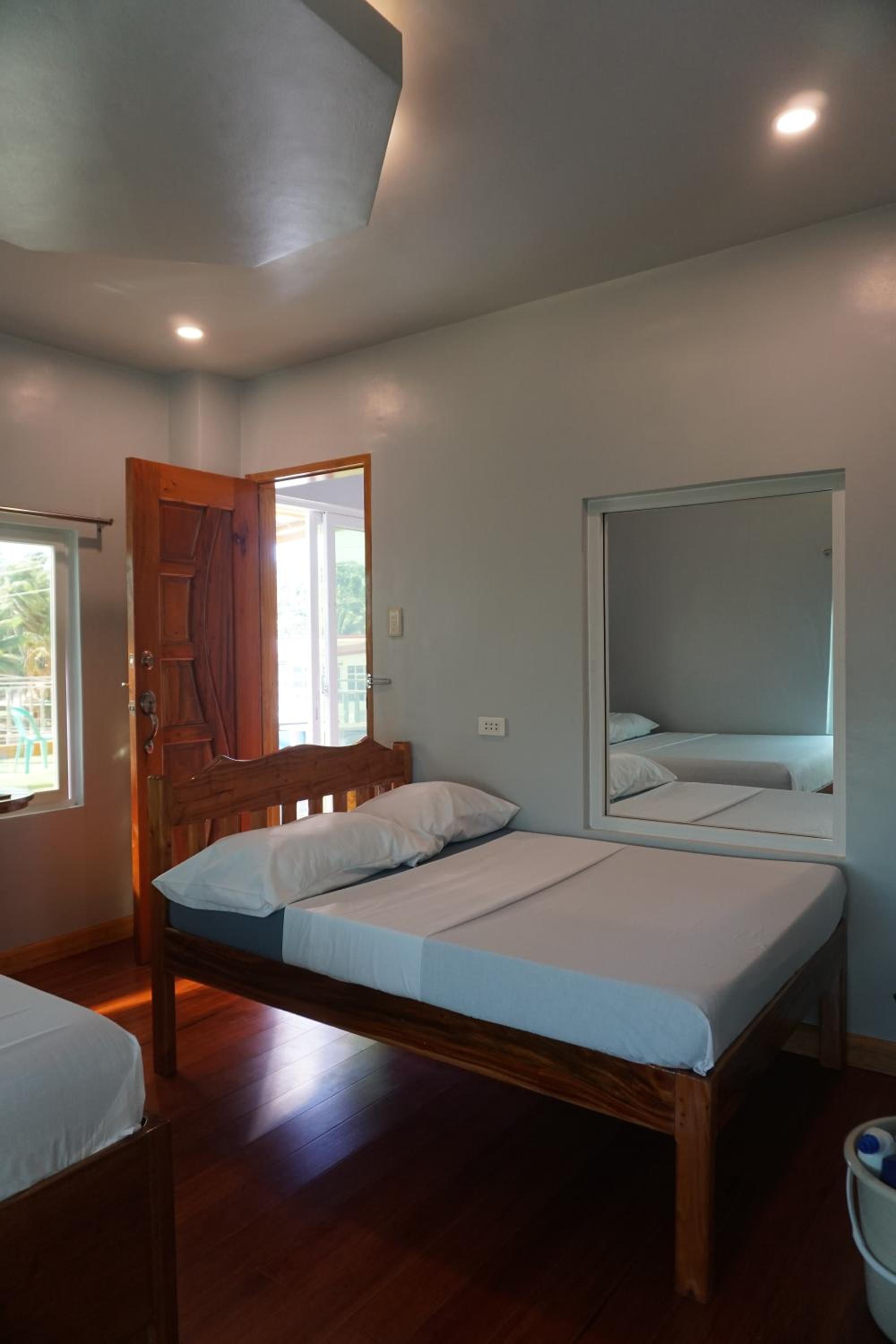 Deluxe Family Suite with Balcony photo 2