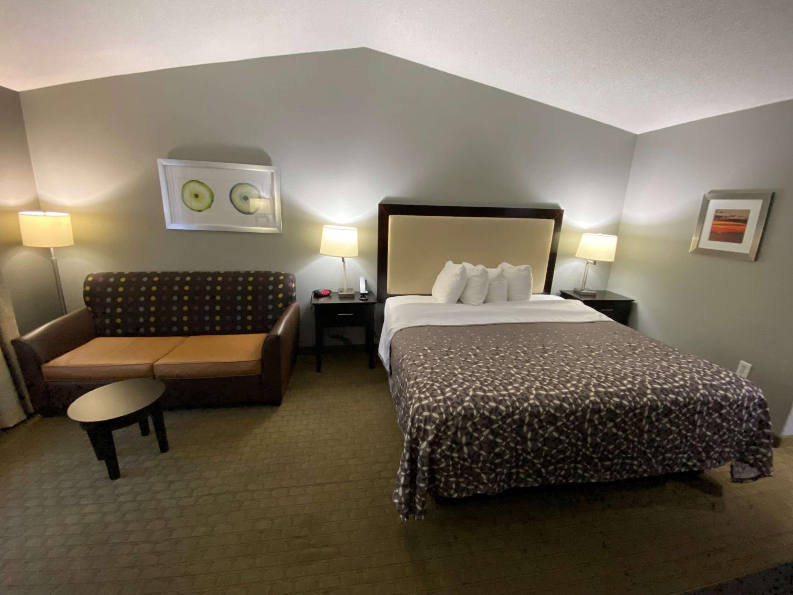 King Room with Sofa Bed - Non-Smoking - Photo 1