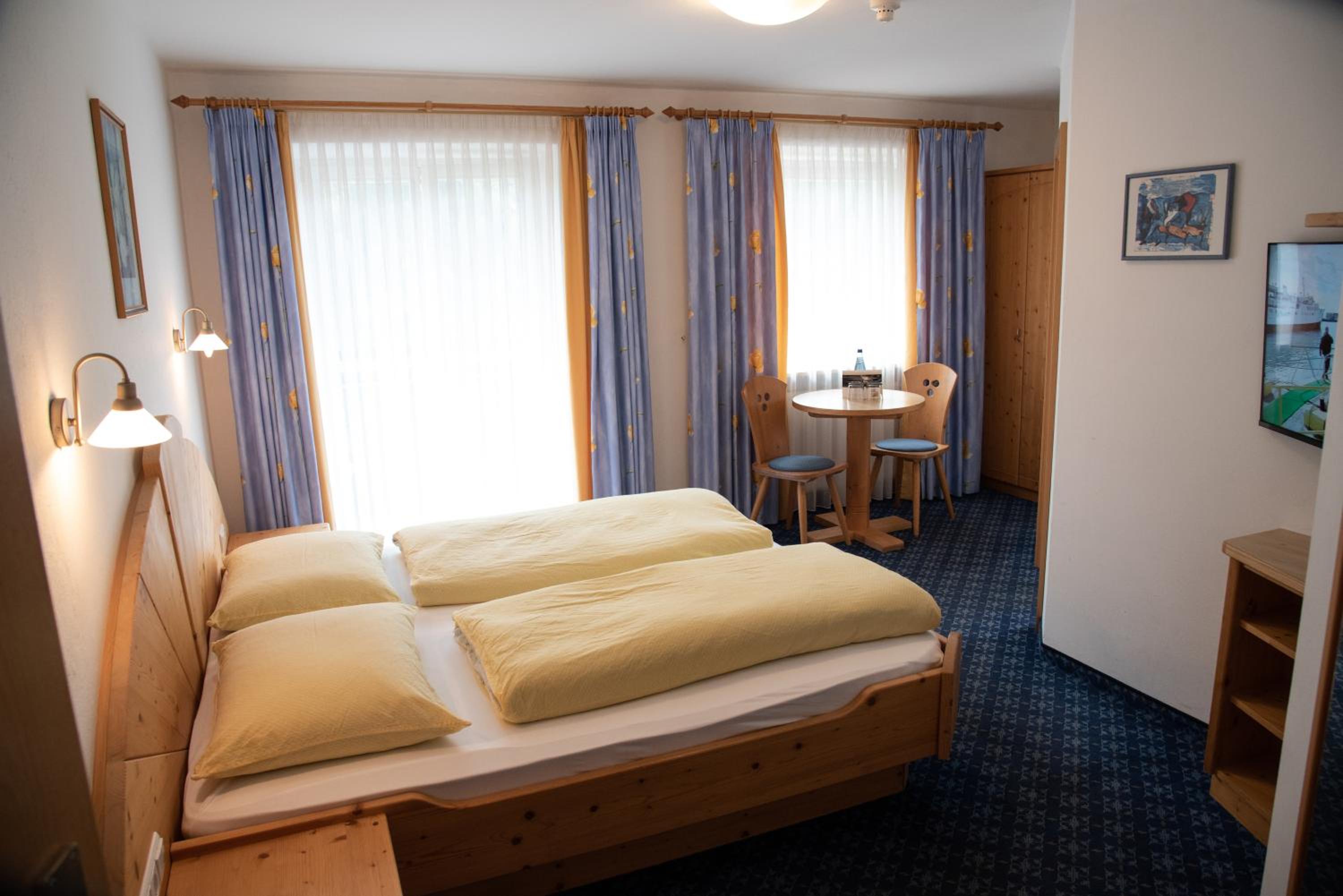 Deluxe Double or Twin Room with Mountain View - Photo 3