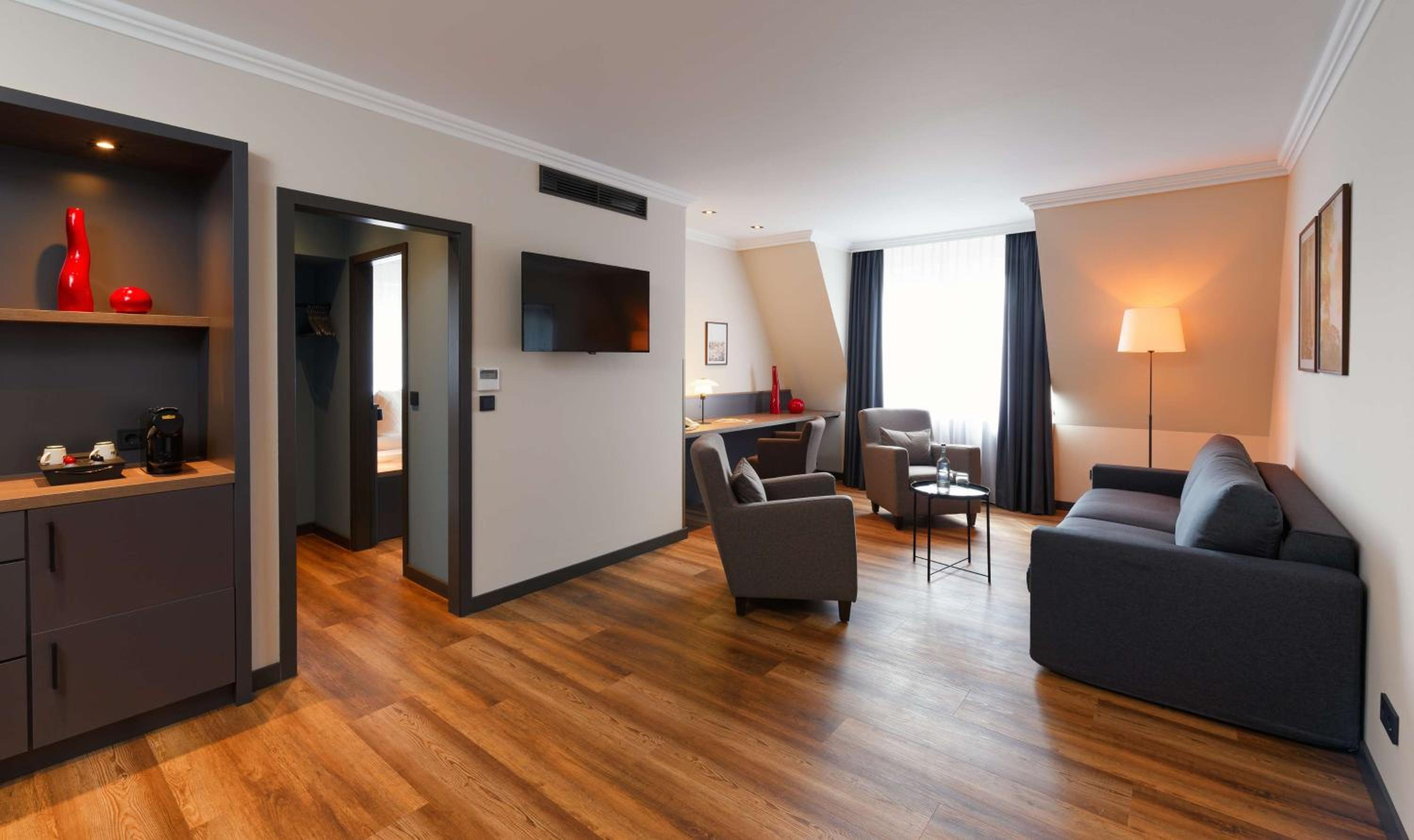 Suite - Photo 2
