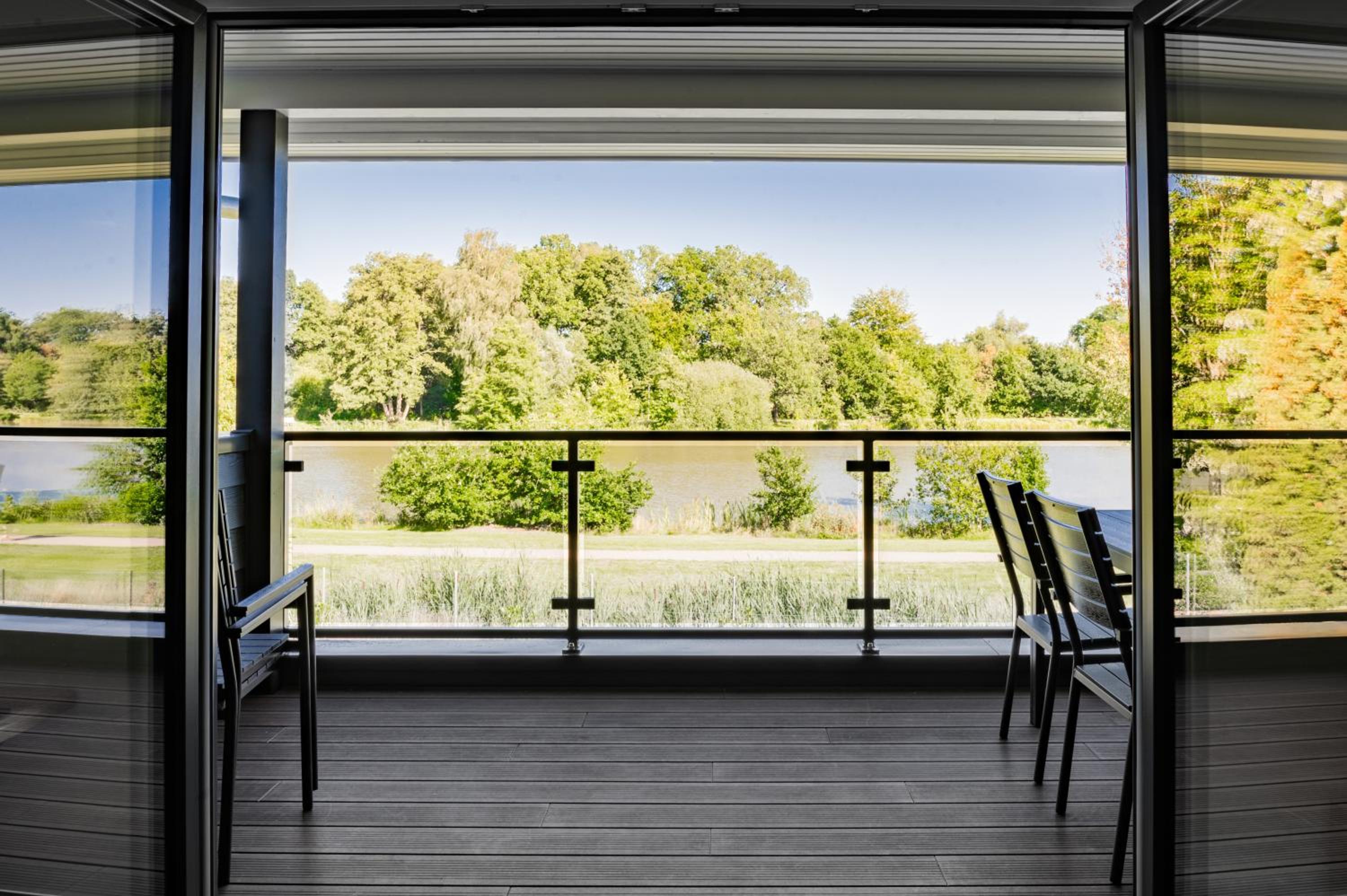 Apartment with Lake View photo 3