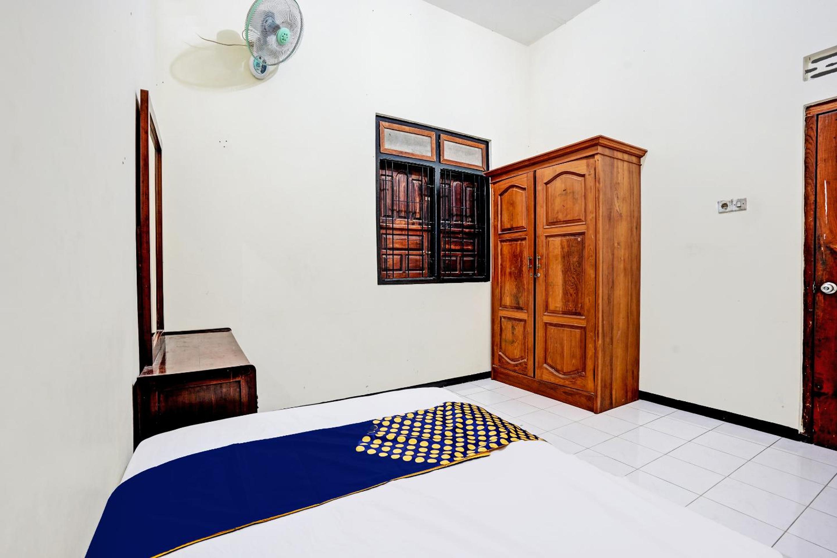 Budget Double Room photo 3