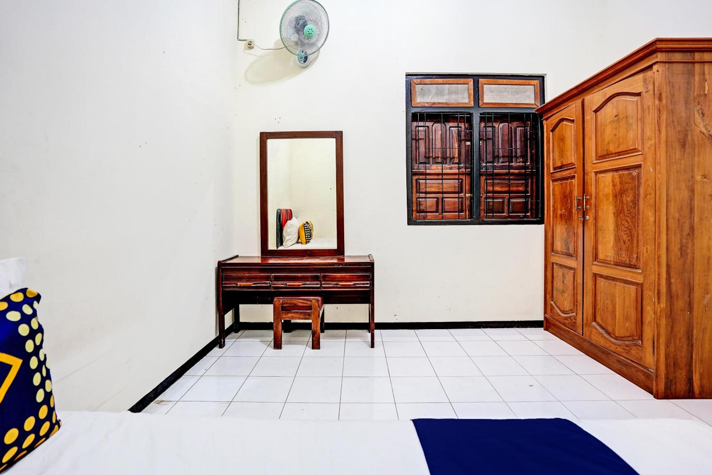 Budget Double Room photo 2
