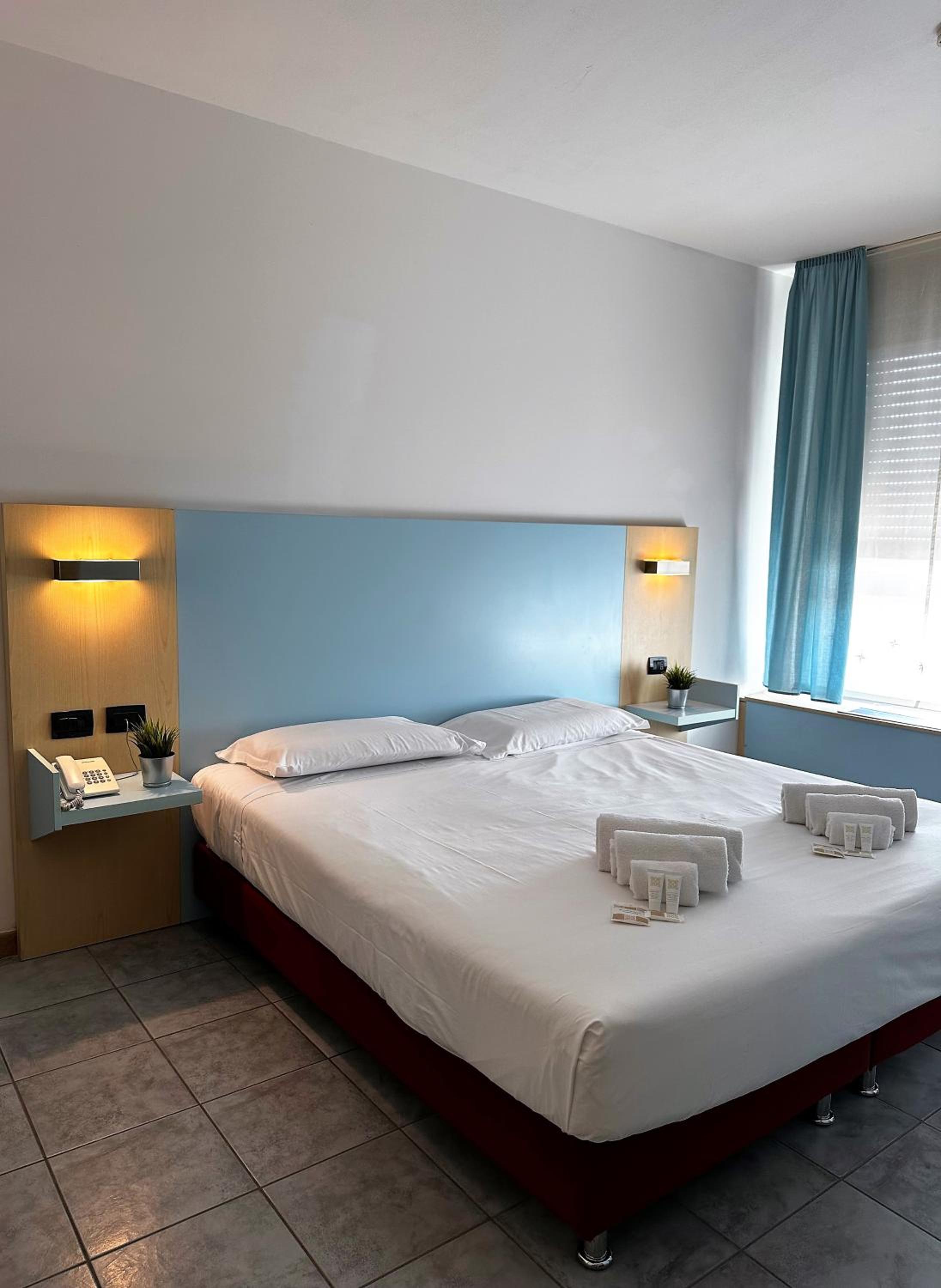 Double or Twin Room photo 3