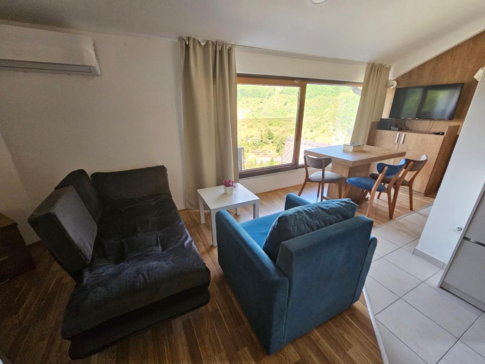 Apartment with Lake View photo 1