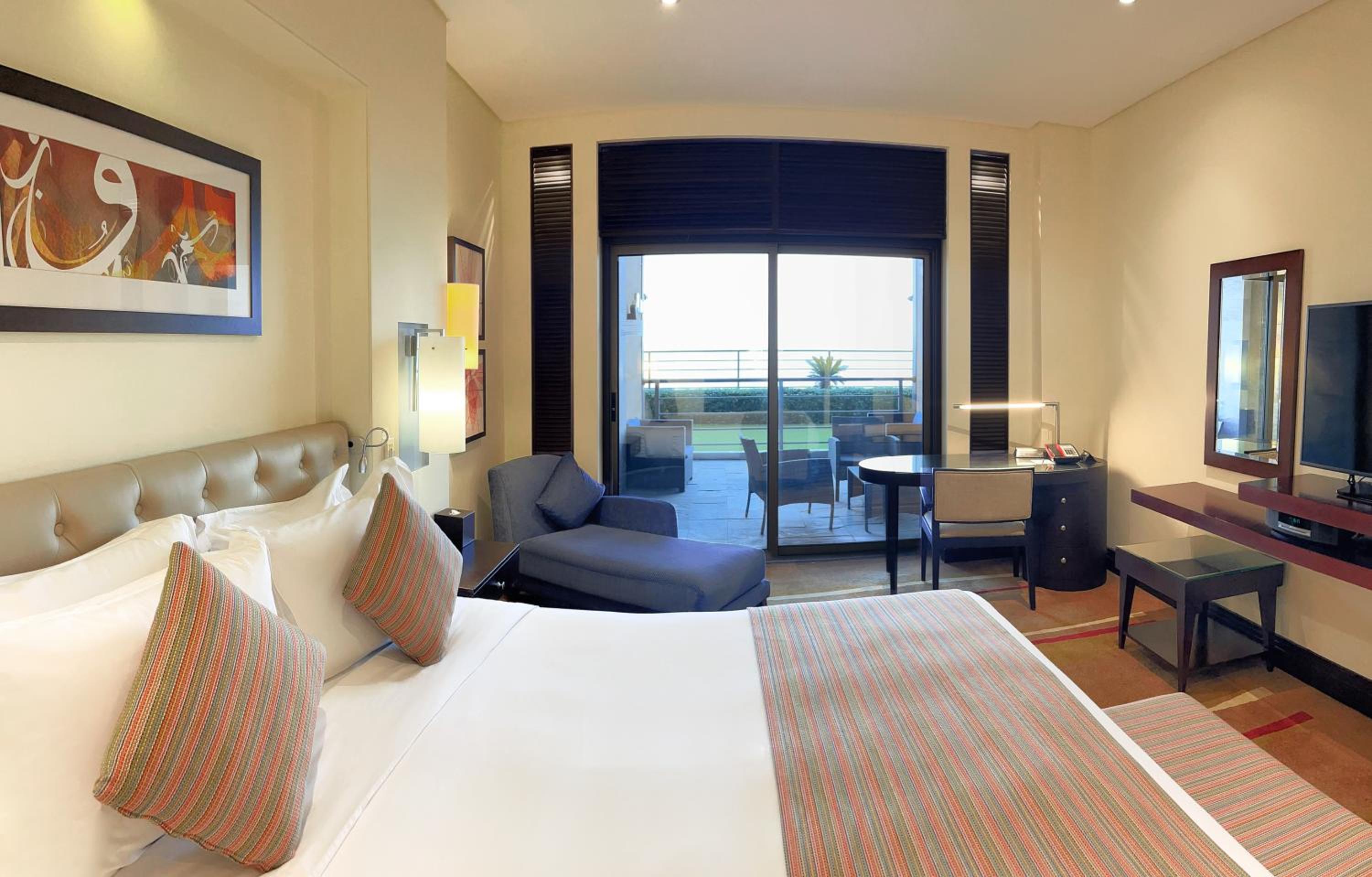 Luxury Queen Room with Balcony and Sea View - Photo 2