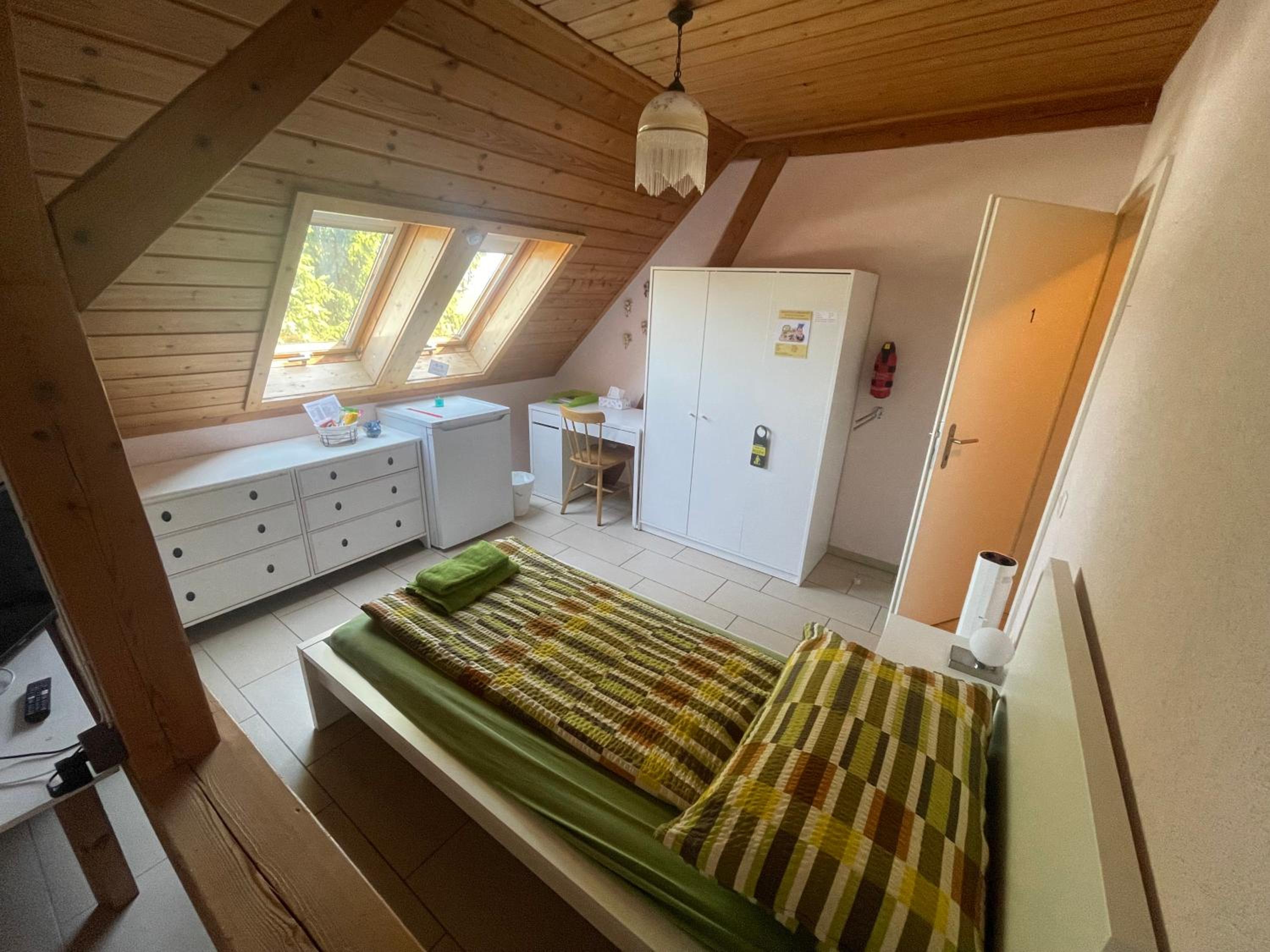Single Room with Shared Bathroom photo 3