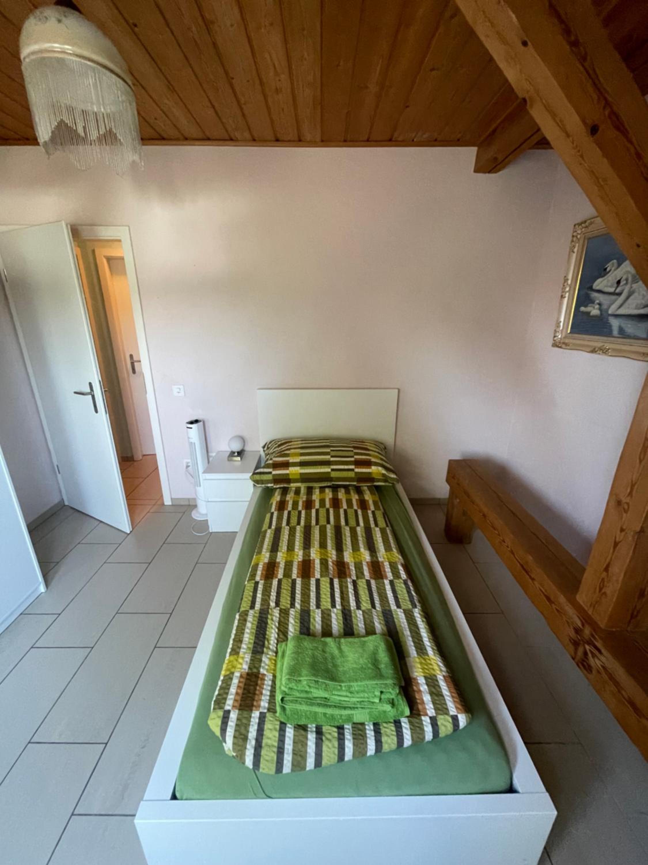 Single Room with Shared Bathroom photo 2