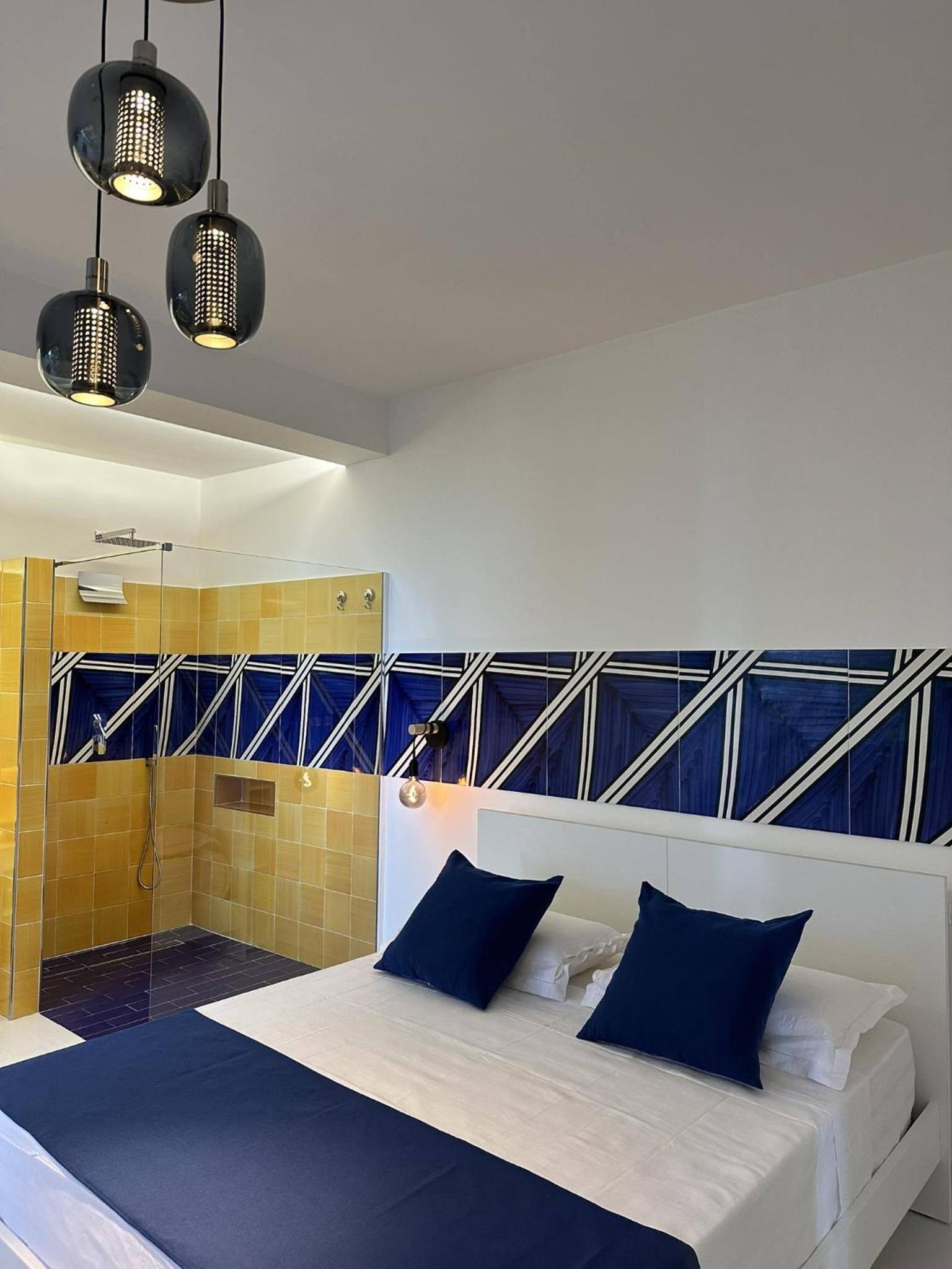 Deluxe Double Room with Side Sea View - Photo 1