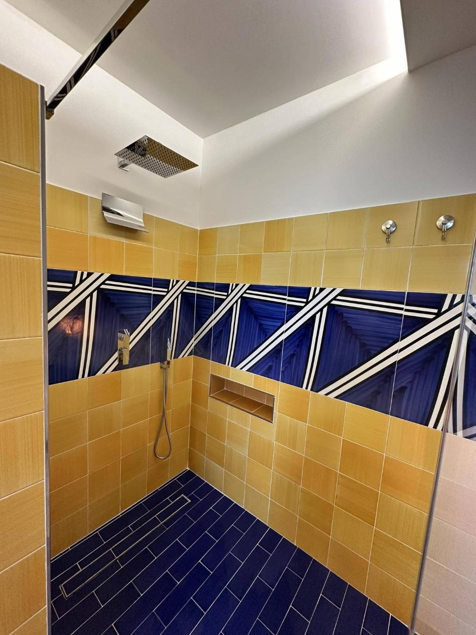 Deluxe Double Room with Side Sea View - Photo 3