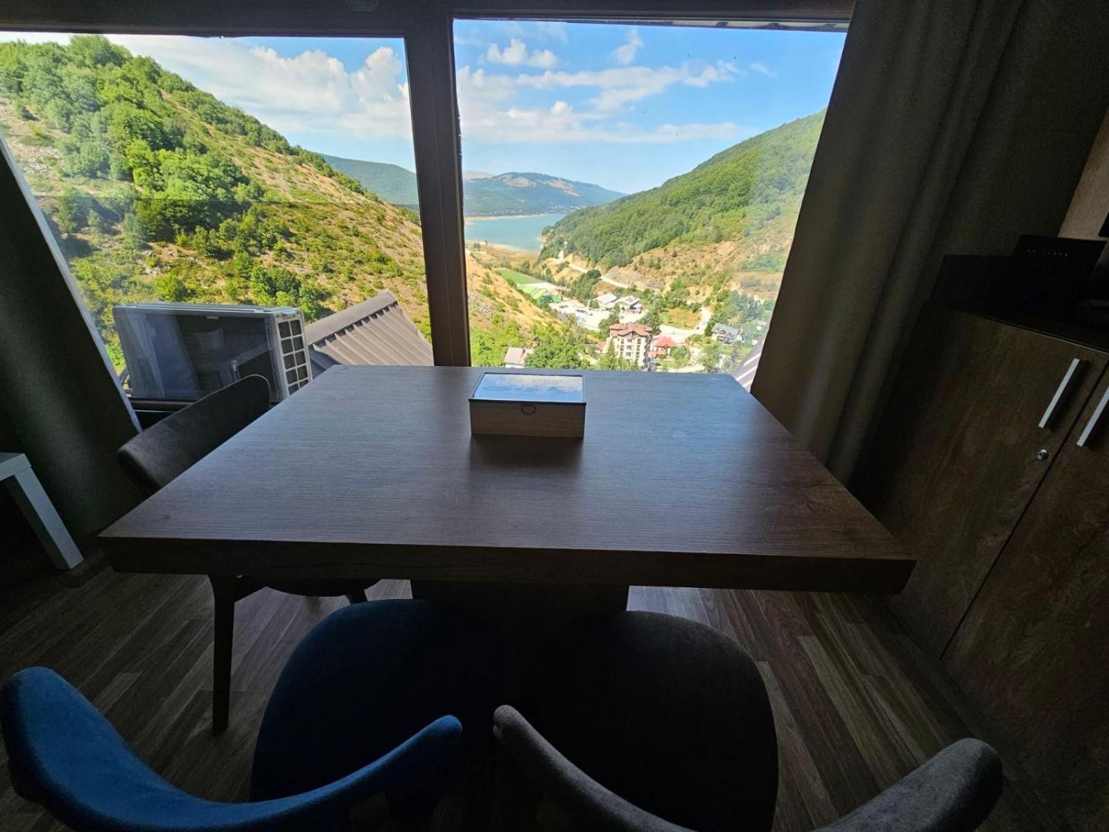 Apartment with Lake View photo 3