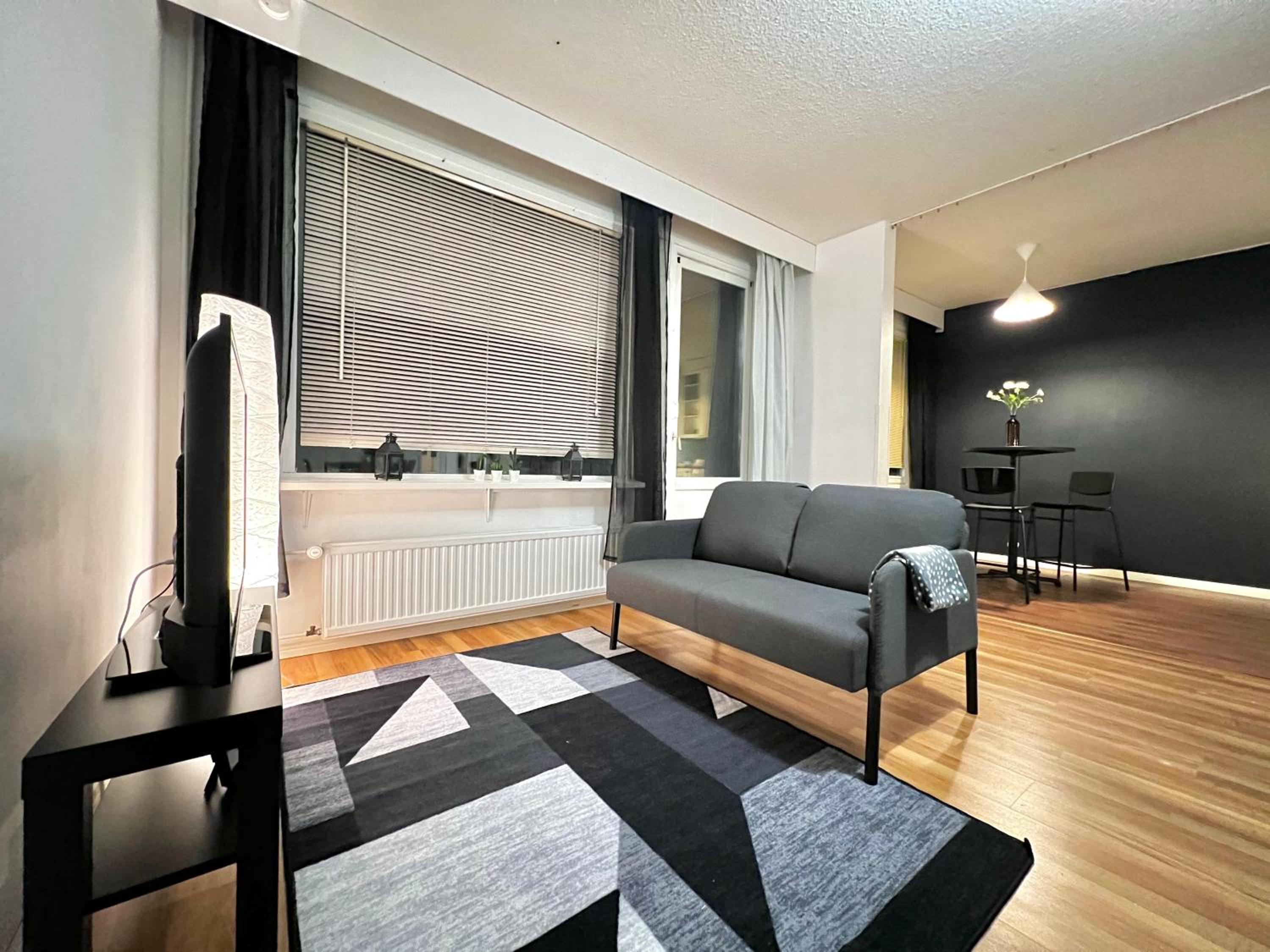 One-Bedroom Apartment photo 1