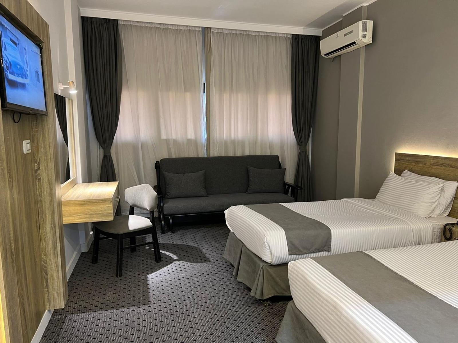 Superior Double Room thumbnail 6