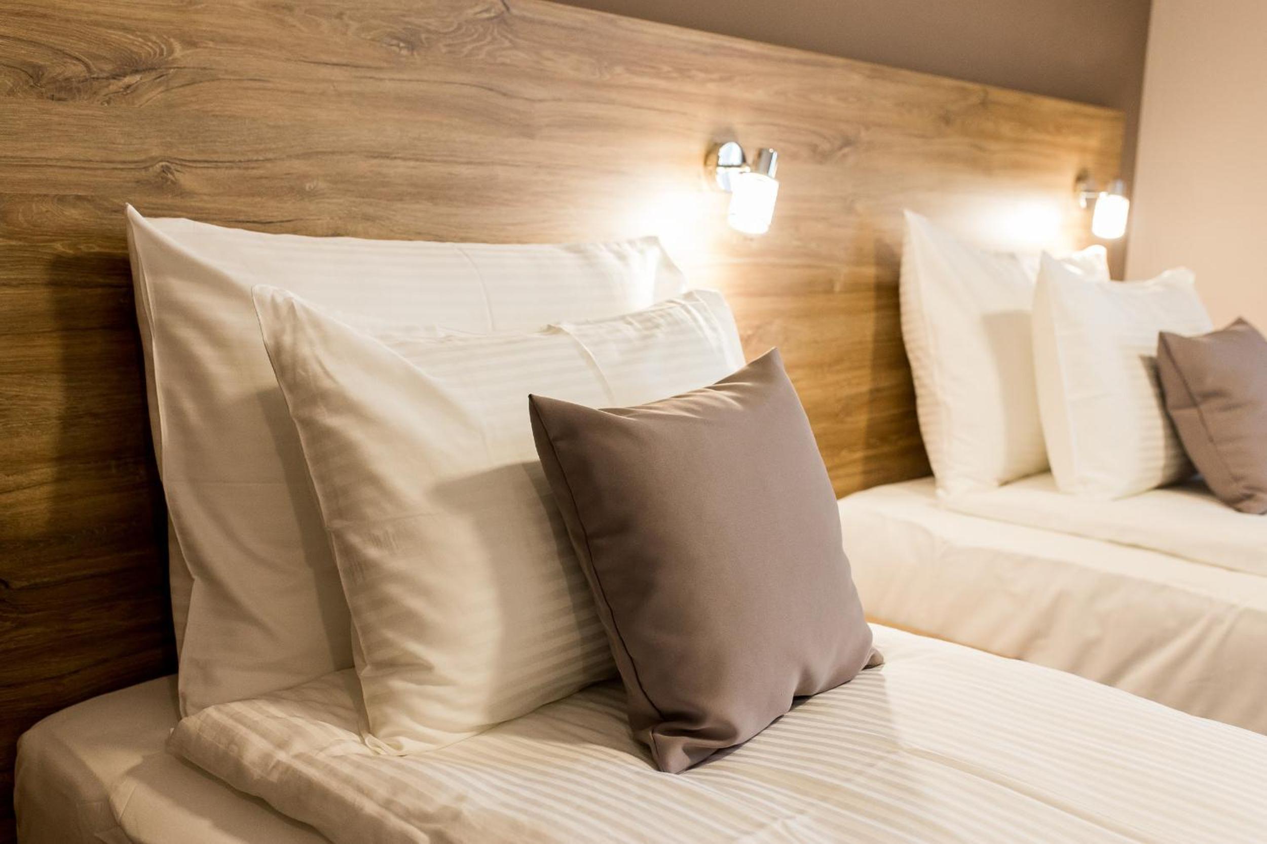 Twin Room with Balcony - Photo 2