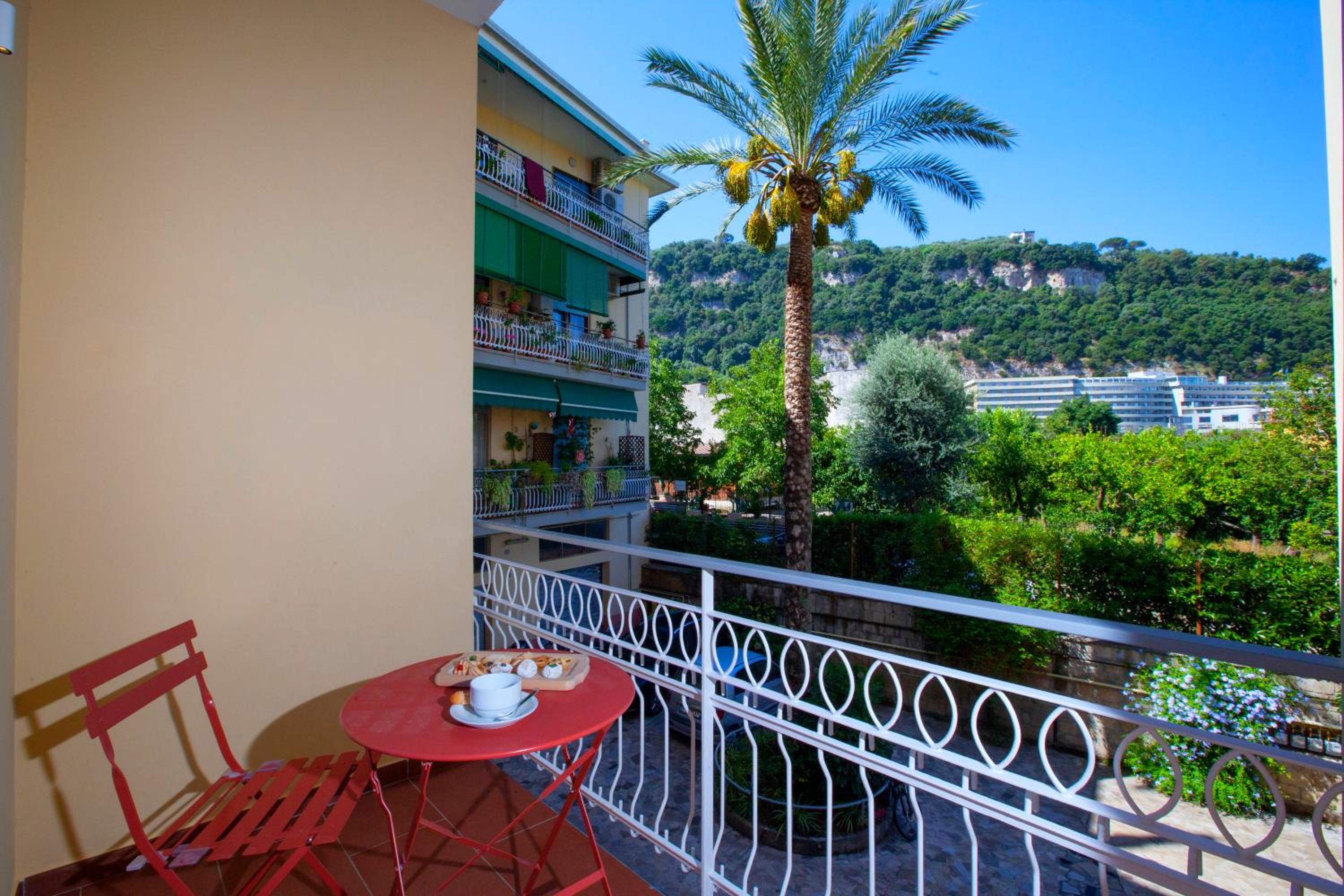 Deluxe Double Room with Balcony - Photo 16