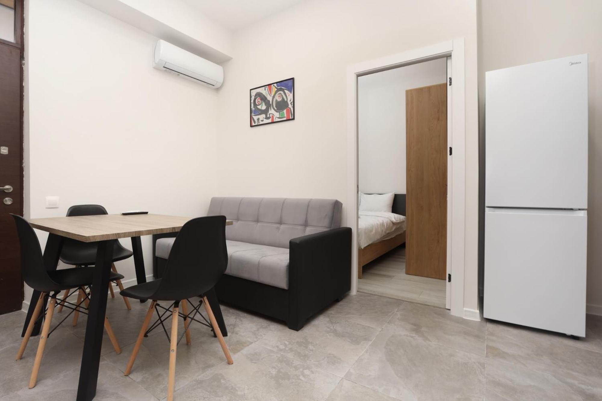 One-Bedroom Apartment - Non-Smoking