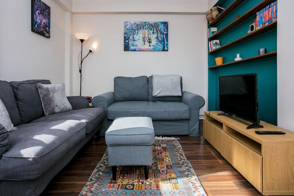 One-Bedroom Apartment photo 1