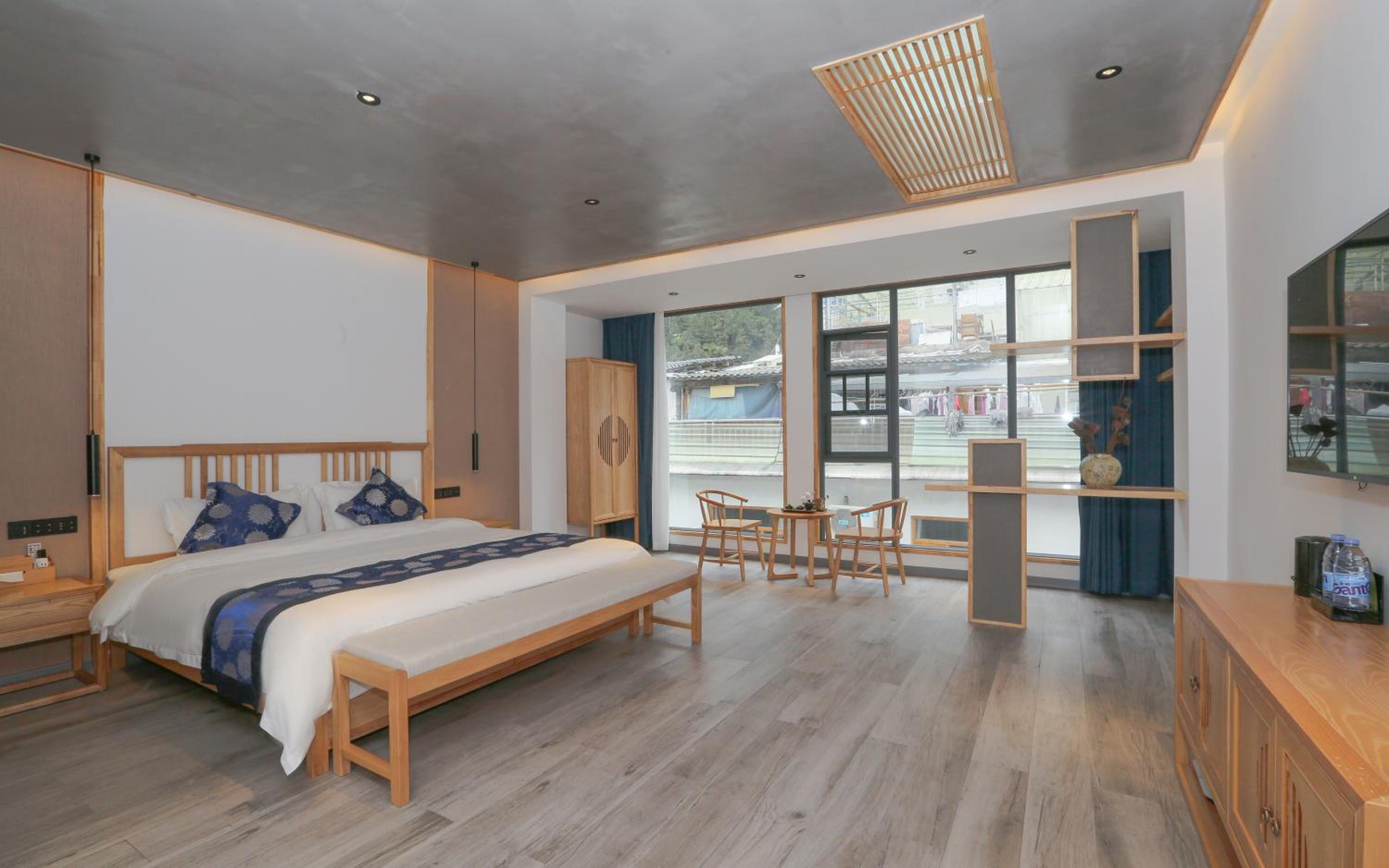 Deluxe Double Room with Bath photo 3