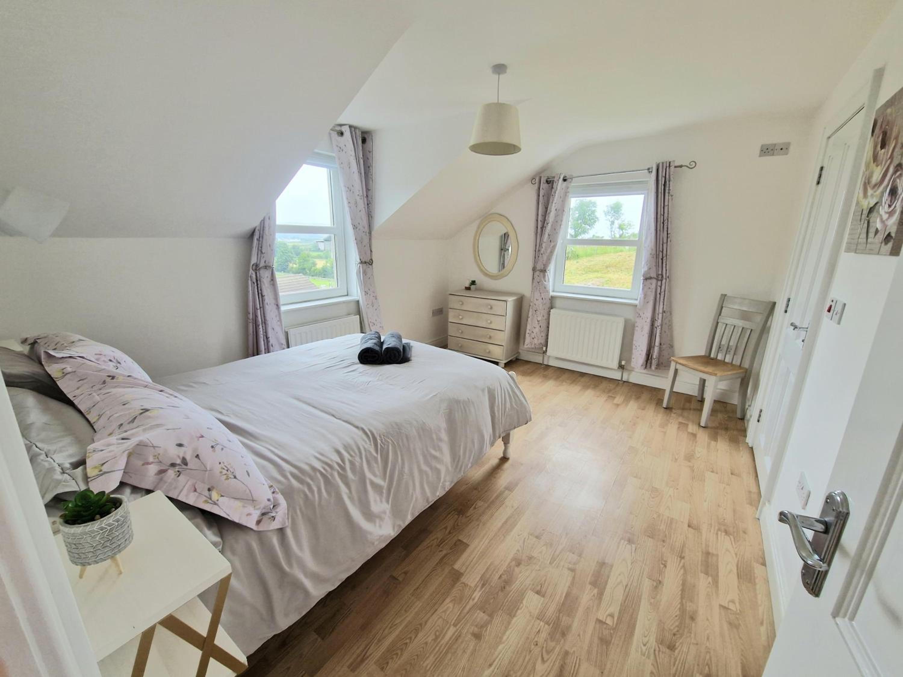 Three-Bedroom House photo 3