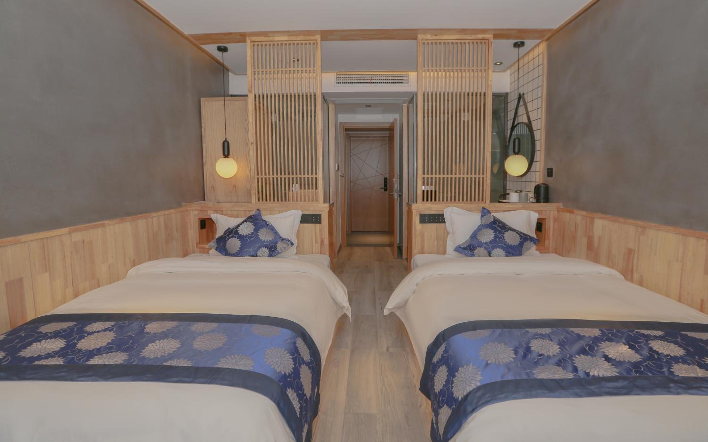 Twin Room with Private Bathroom photo 2