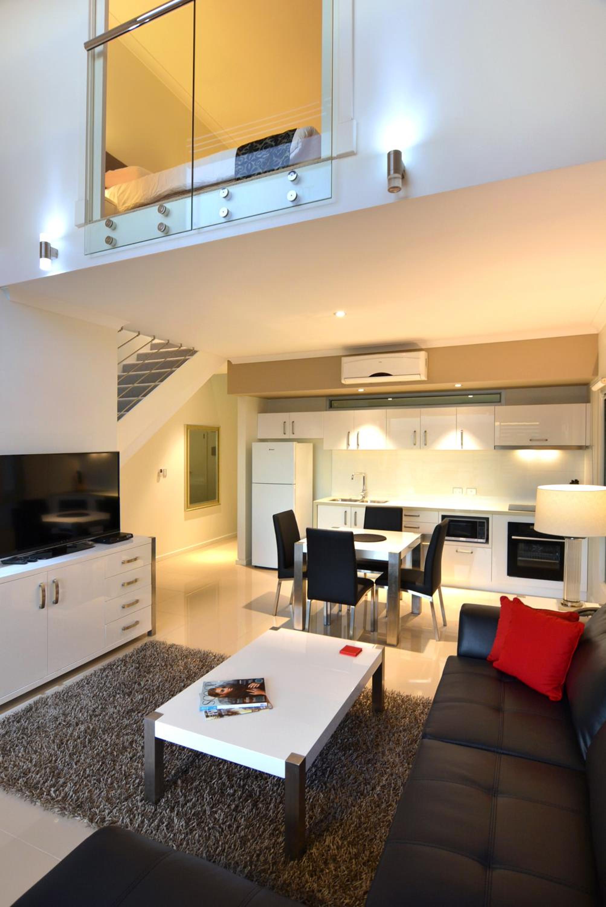 Two-Bedroom Loft Apartment with Balcony photo 1