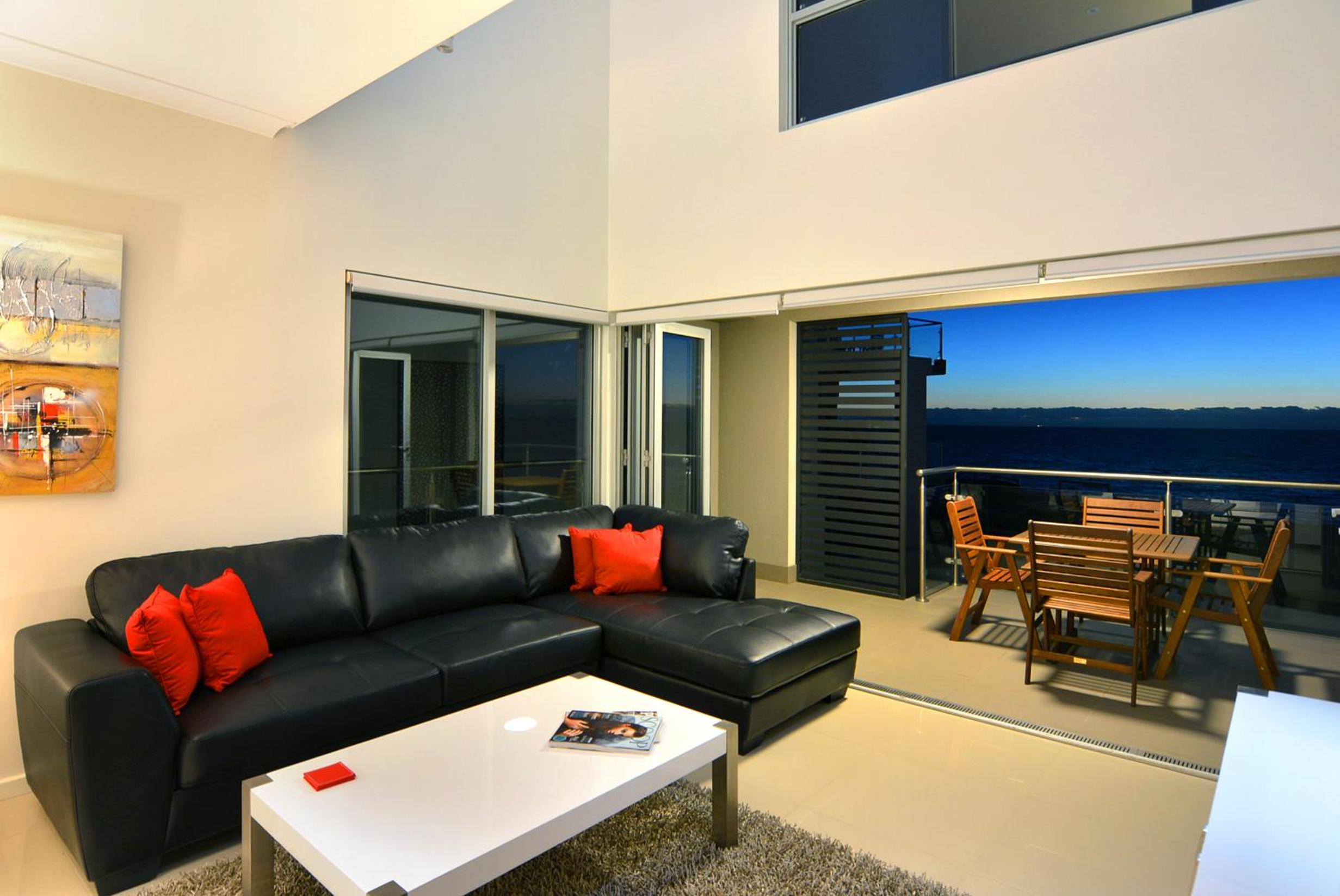 Two-Bedroom Loft Apartment with Balcony photo 2