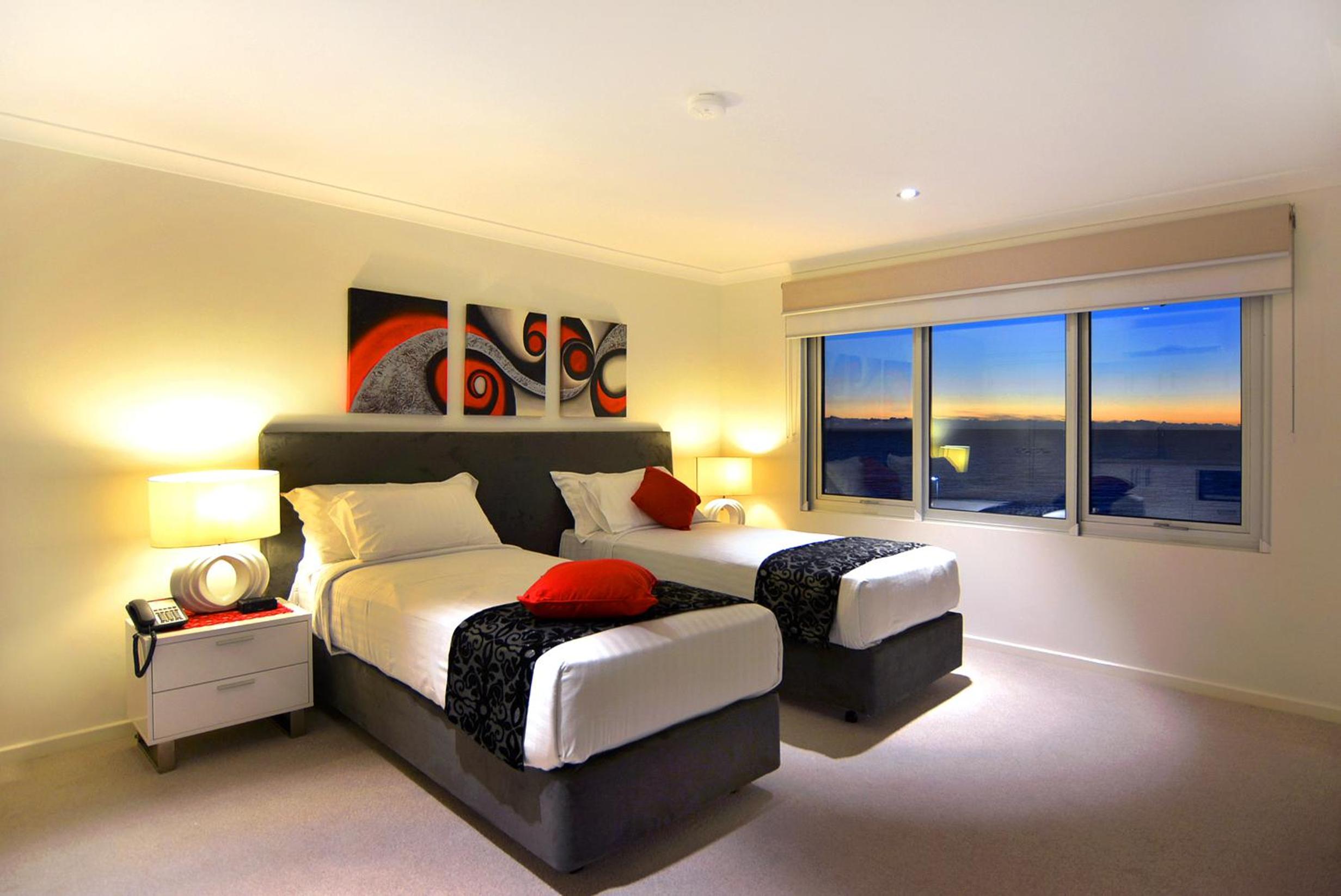 Two-Bedroom Two-Bathroom Apartment with Balcony or Courtyard photo 2