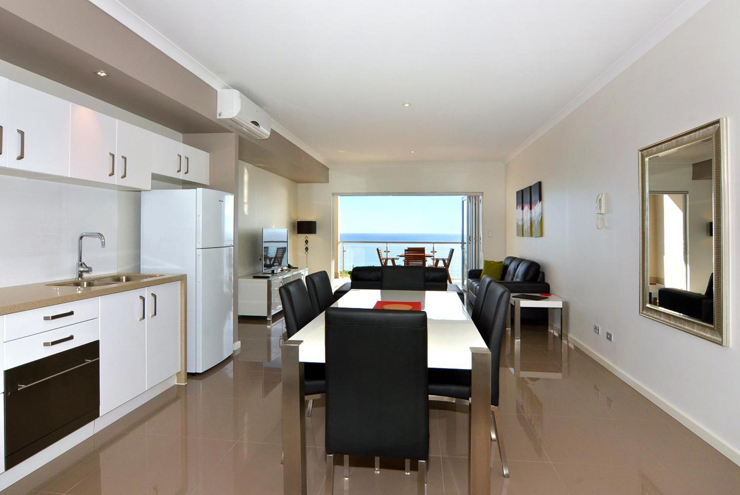 Two-Bedroom One-Bathroom Apartment with Courtyard or Balcony photo 2