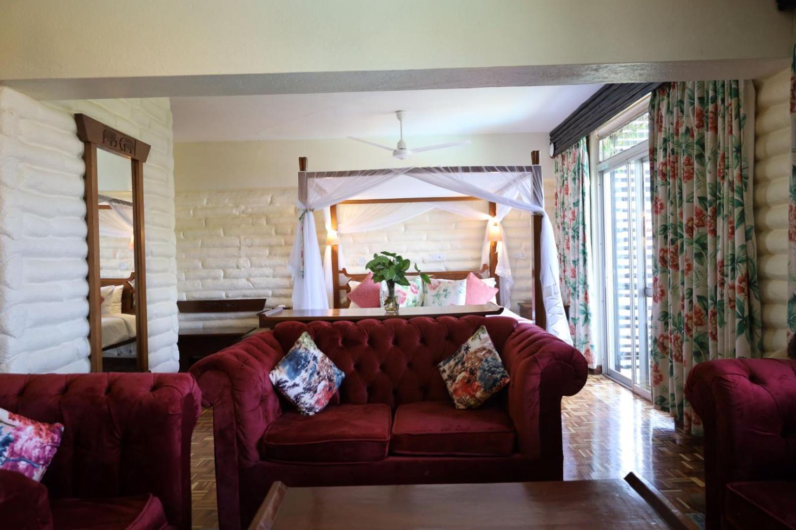 Executive Suite - Photo 12