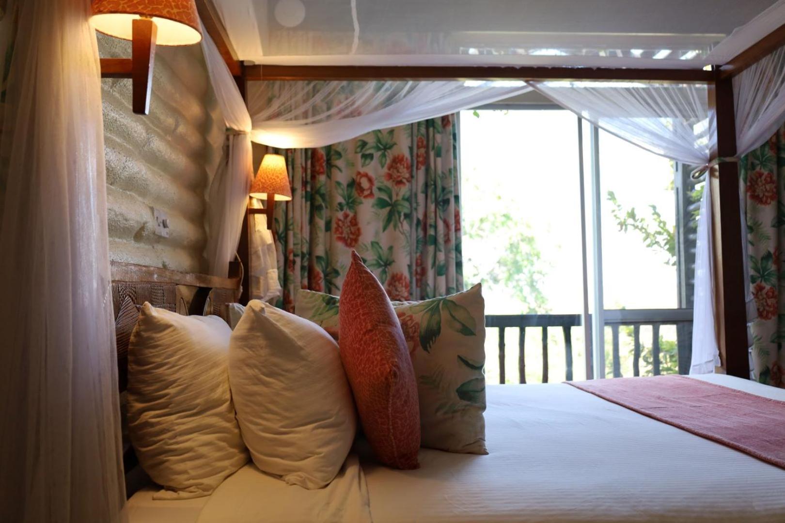Executive Suite - Photo 14