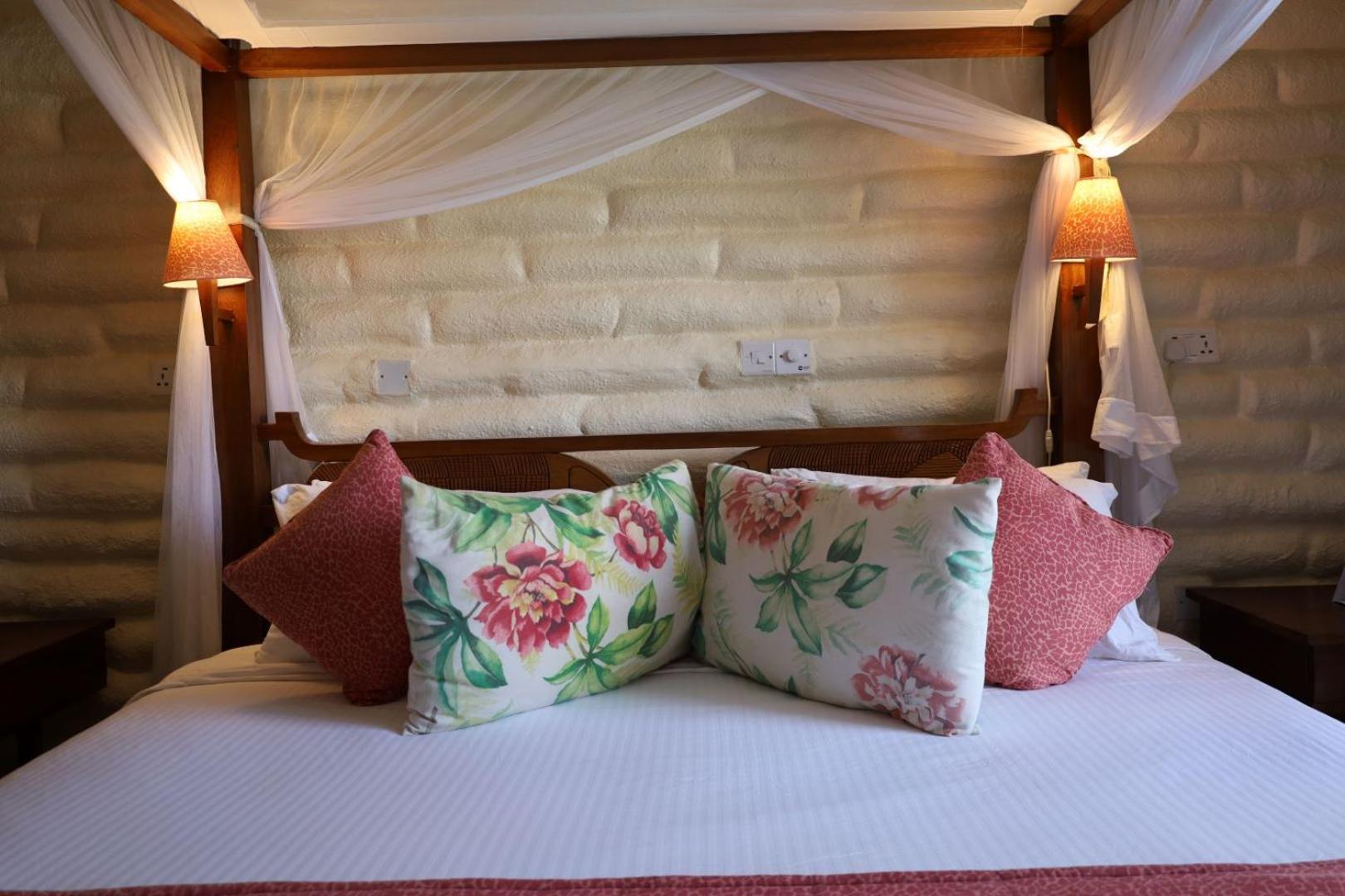 Executive Suite - Photo 11