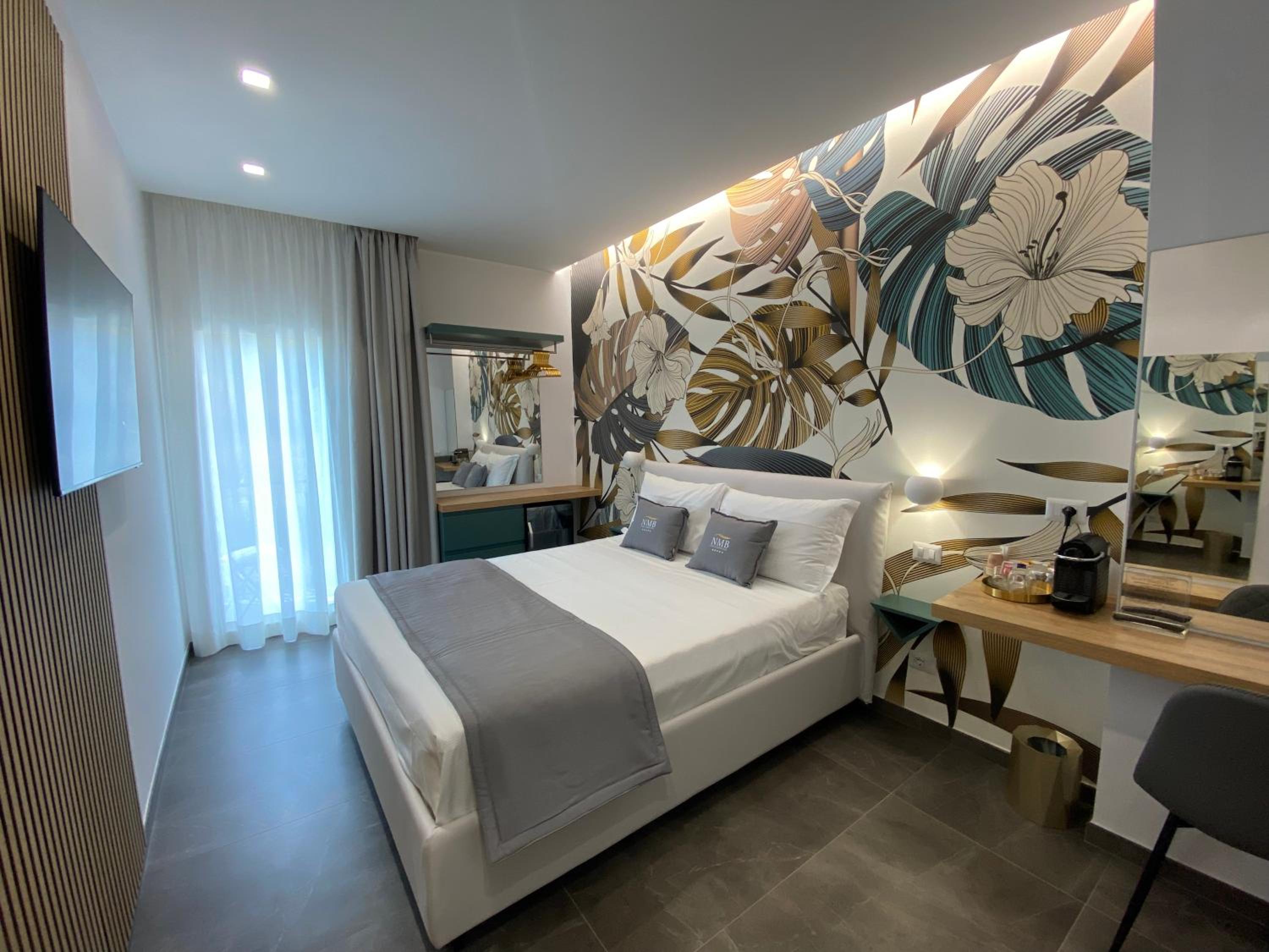 Deluxe Double Room with City View photo 2