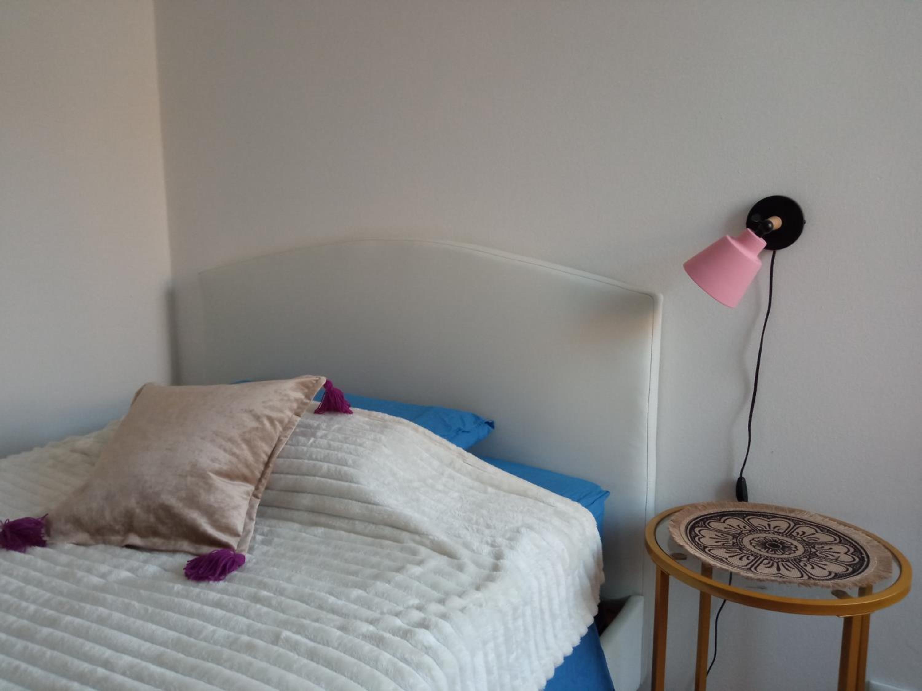 Single Room with Shared Bathroom