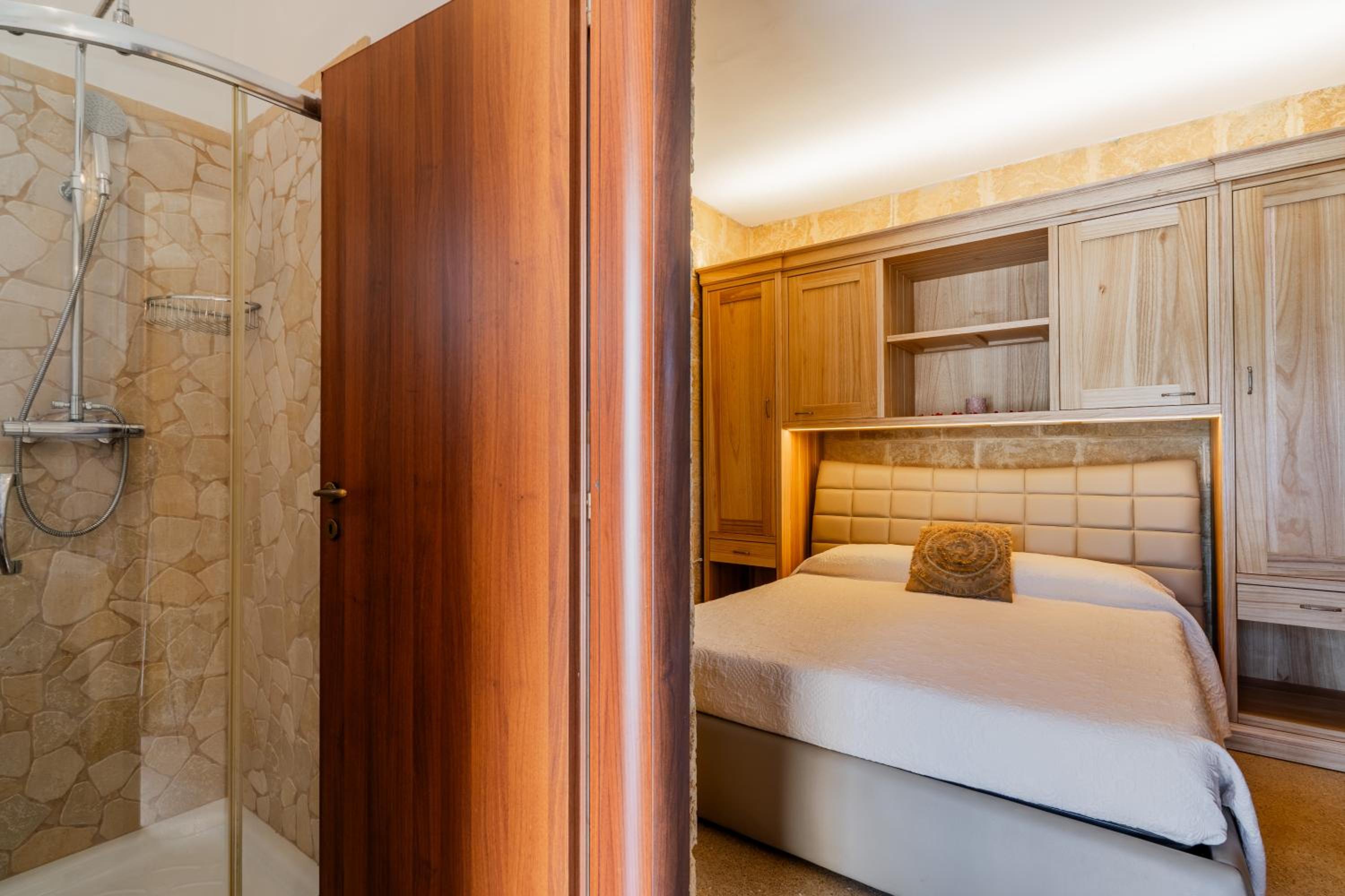 Deluxe Double Room with Private Bathroom