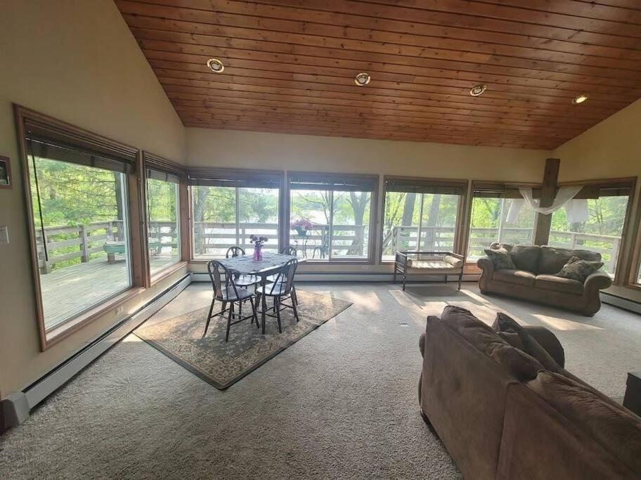 Three-Bedroom House photo 1