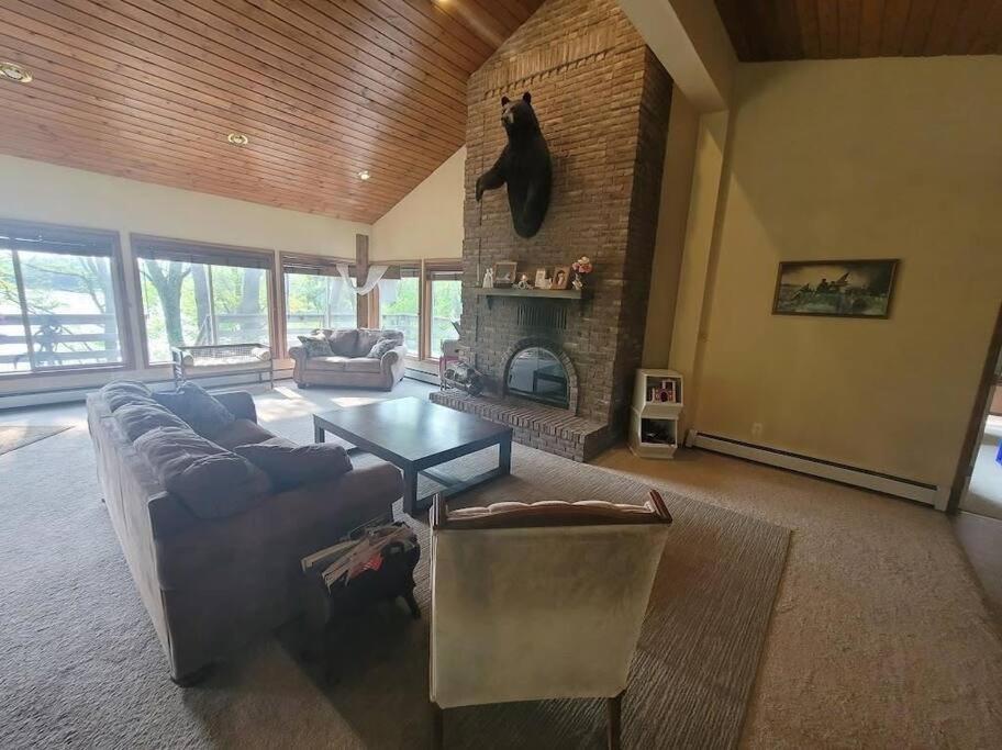 Three-Bedroom House photo 3