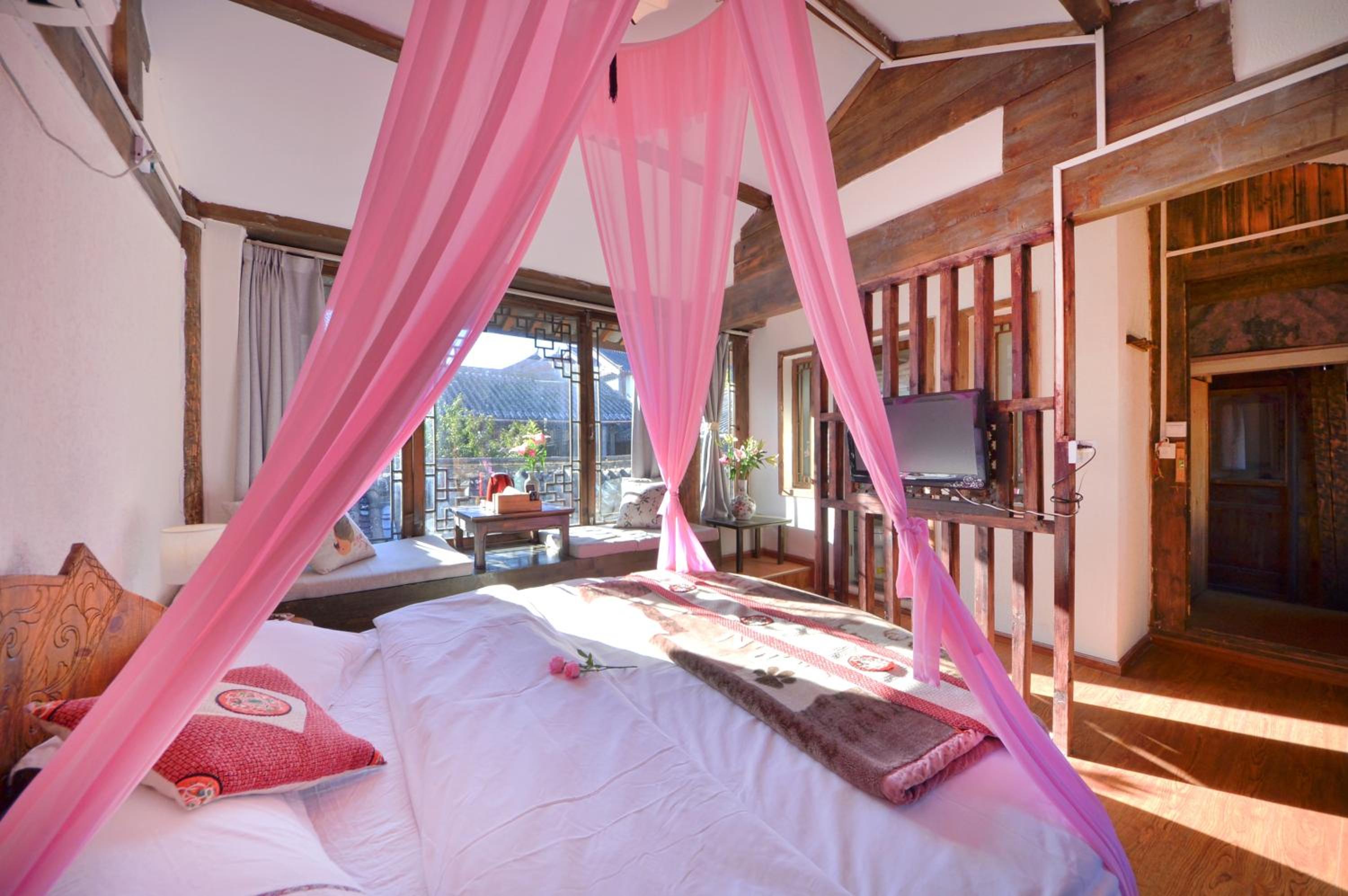 Deluxe Queen Room photo 2