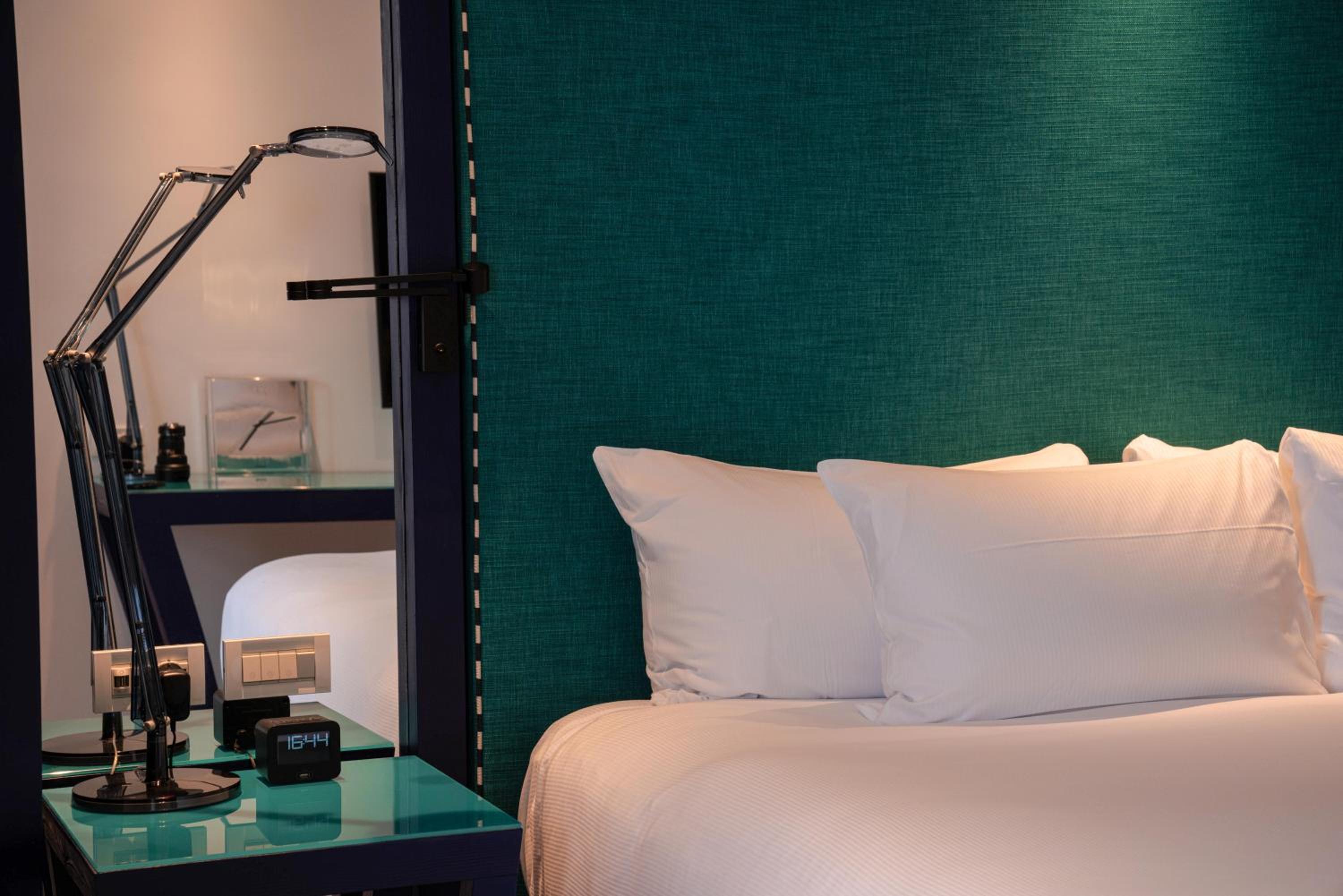 Executive Quadruple Room with Sea View thumbnail 5